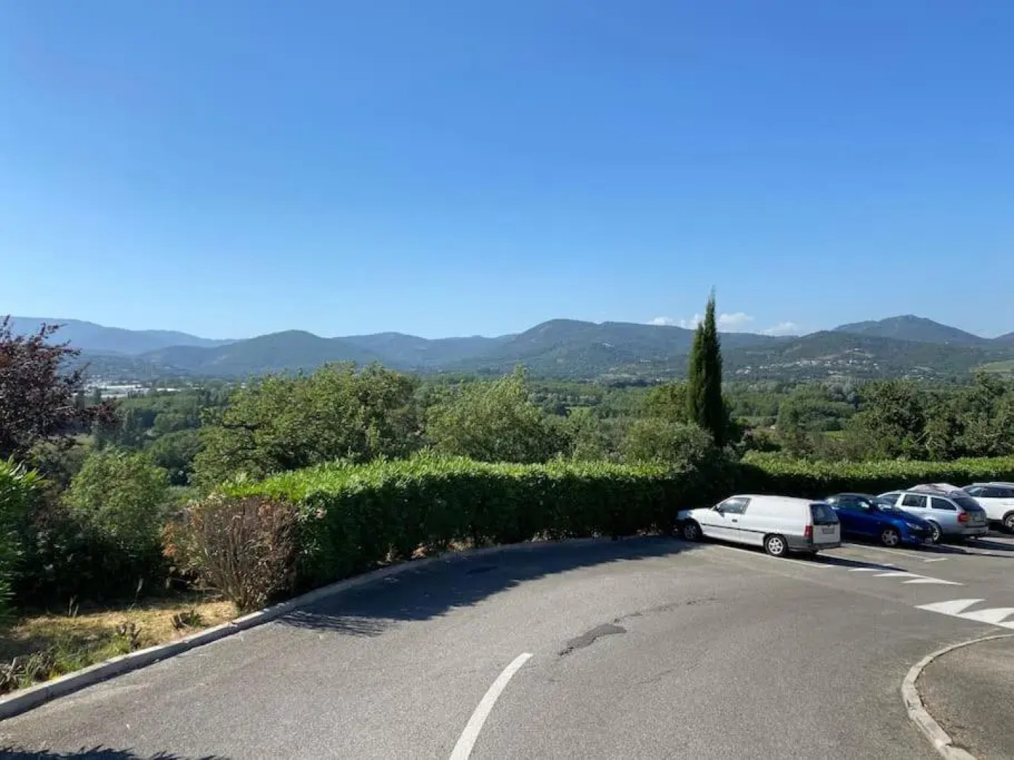 Studio rénové avec piscine proche Saint-Tropez