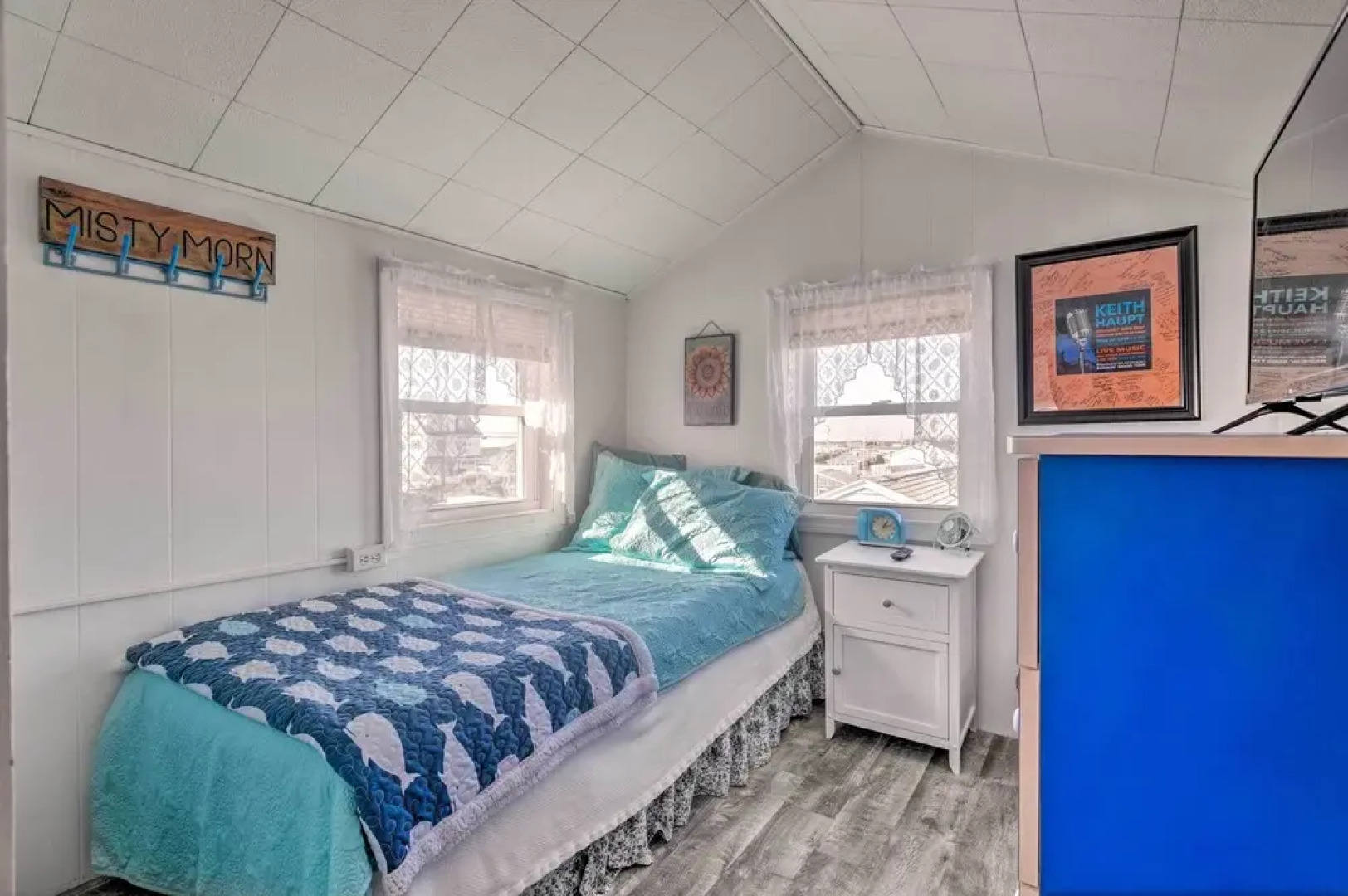 Seaside SK Getaway: Steps to Matunuck Beach!