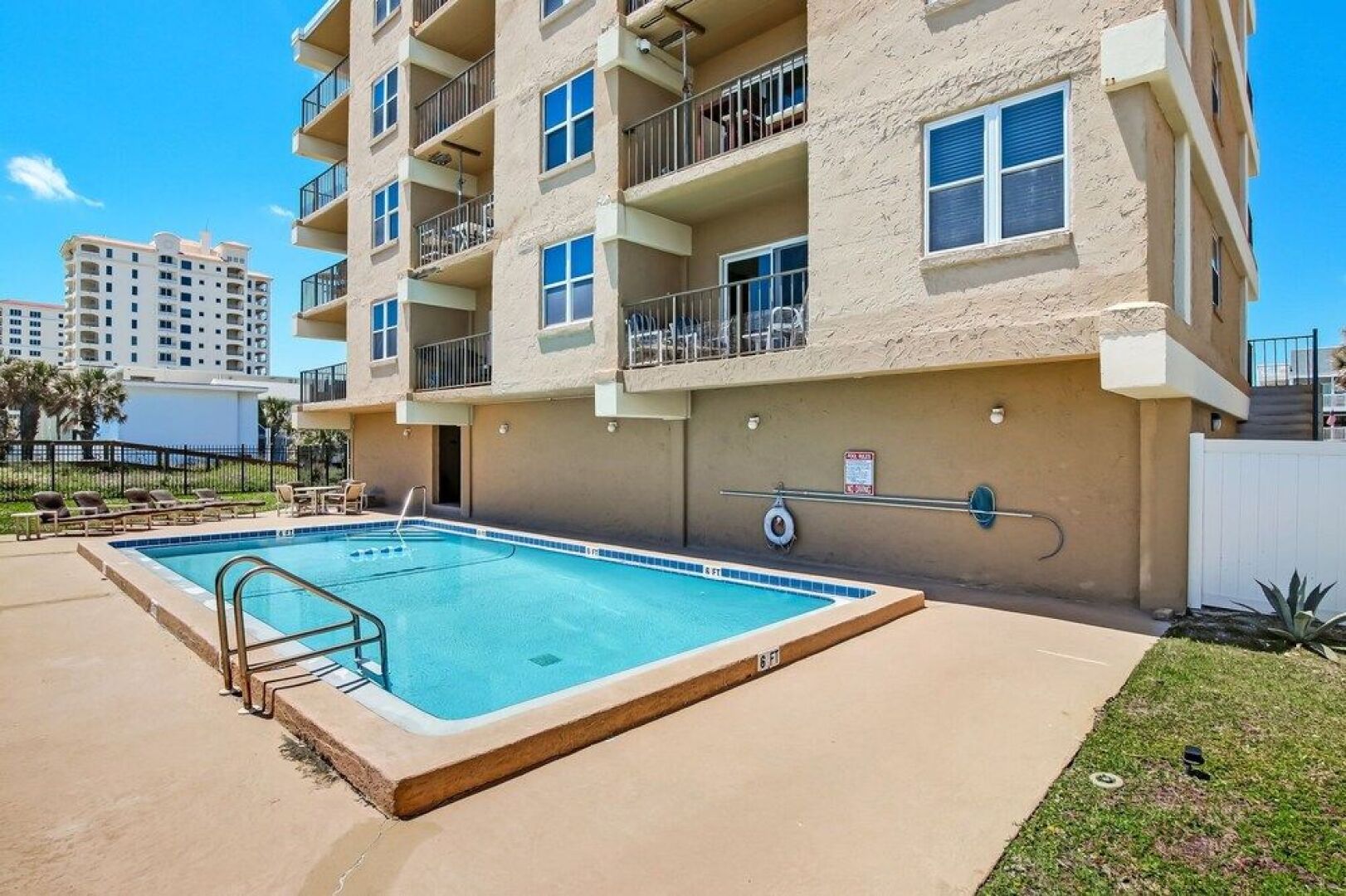 Oceanfront on the Beach - Pool