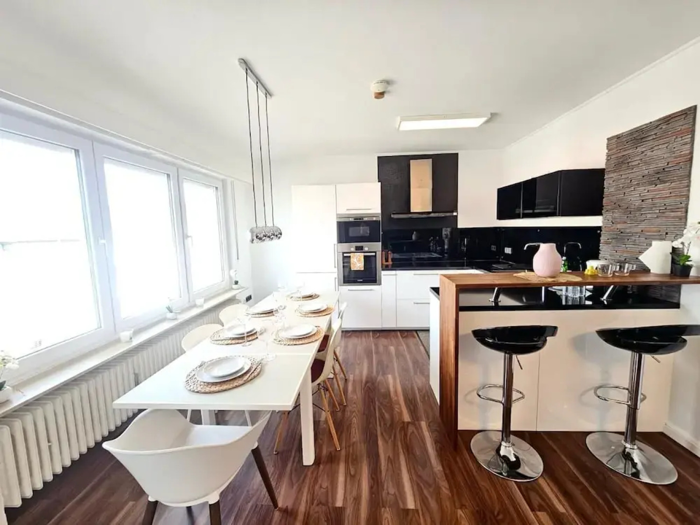 Charming 3 bedrooms with a cozy terrace