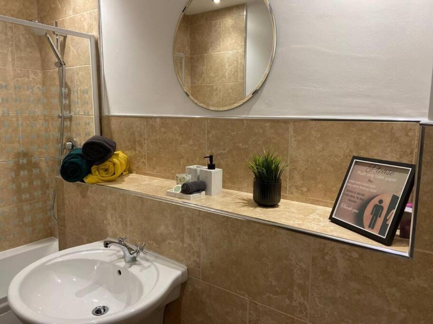 High Tide apartment with sea views