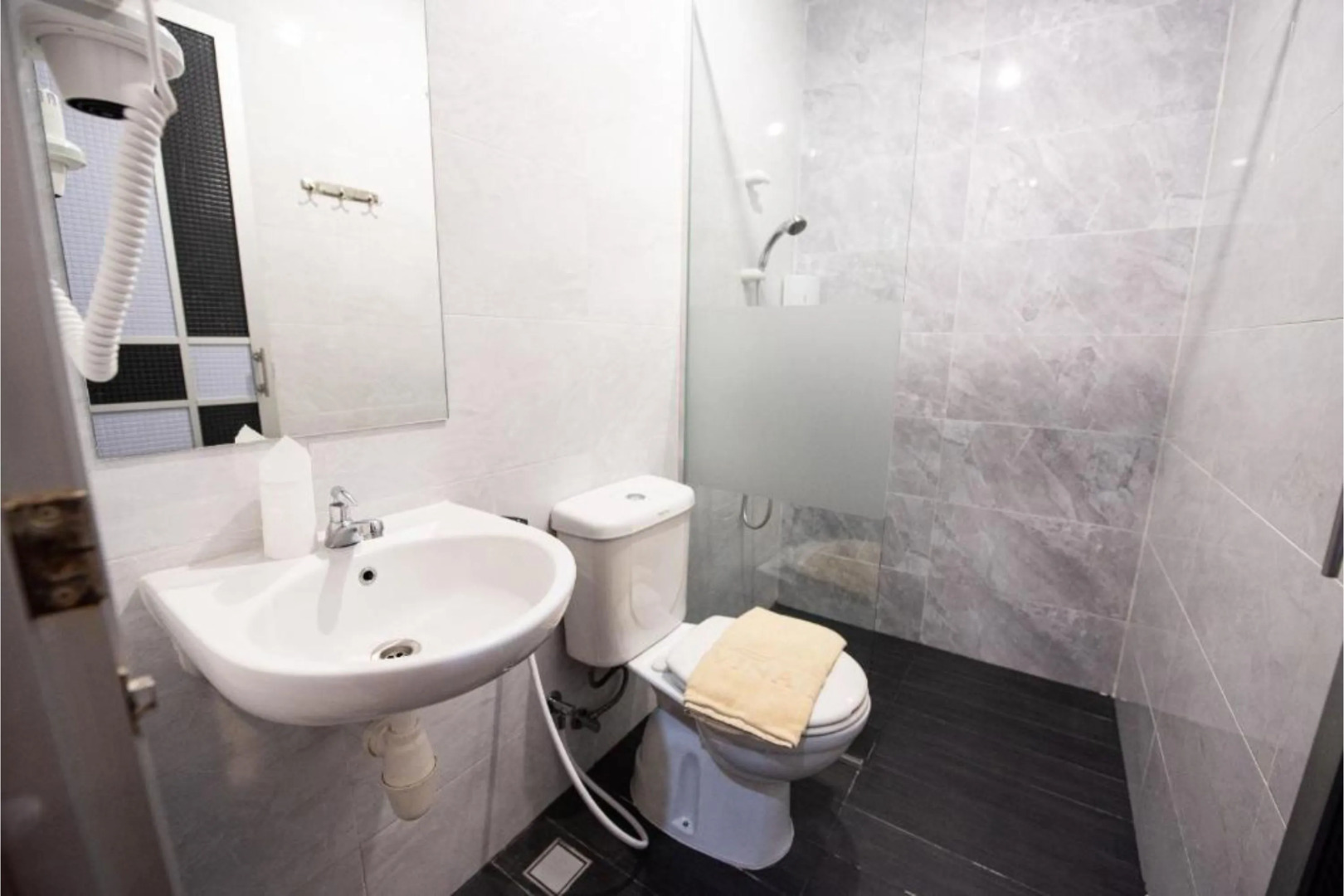 Lovina Inn Penuin Hotel