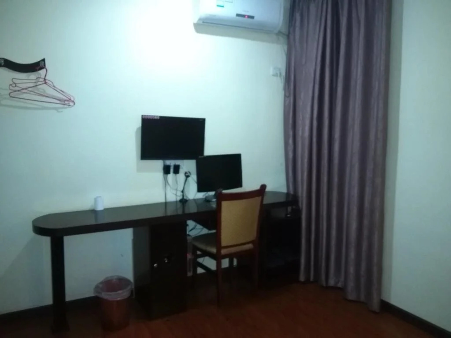 Tongxing Business Hotel