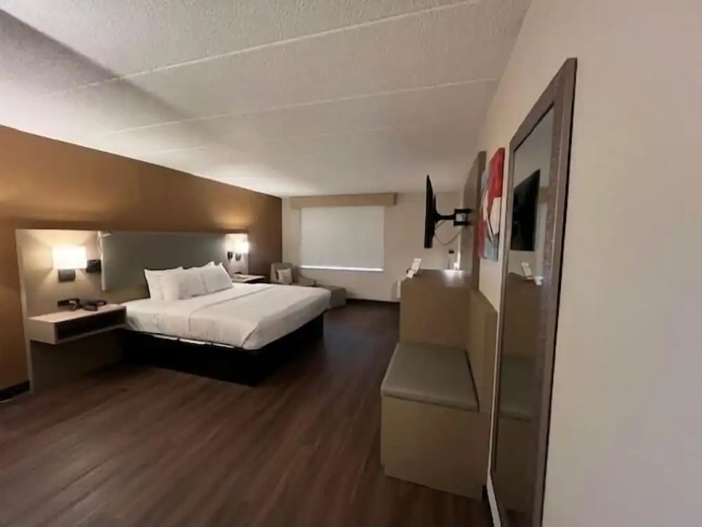 Lansing Delta West Hotel