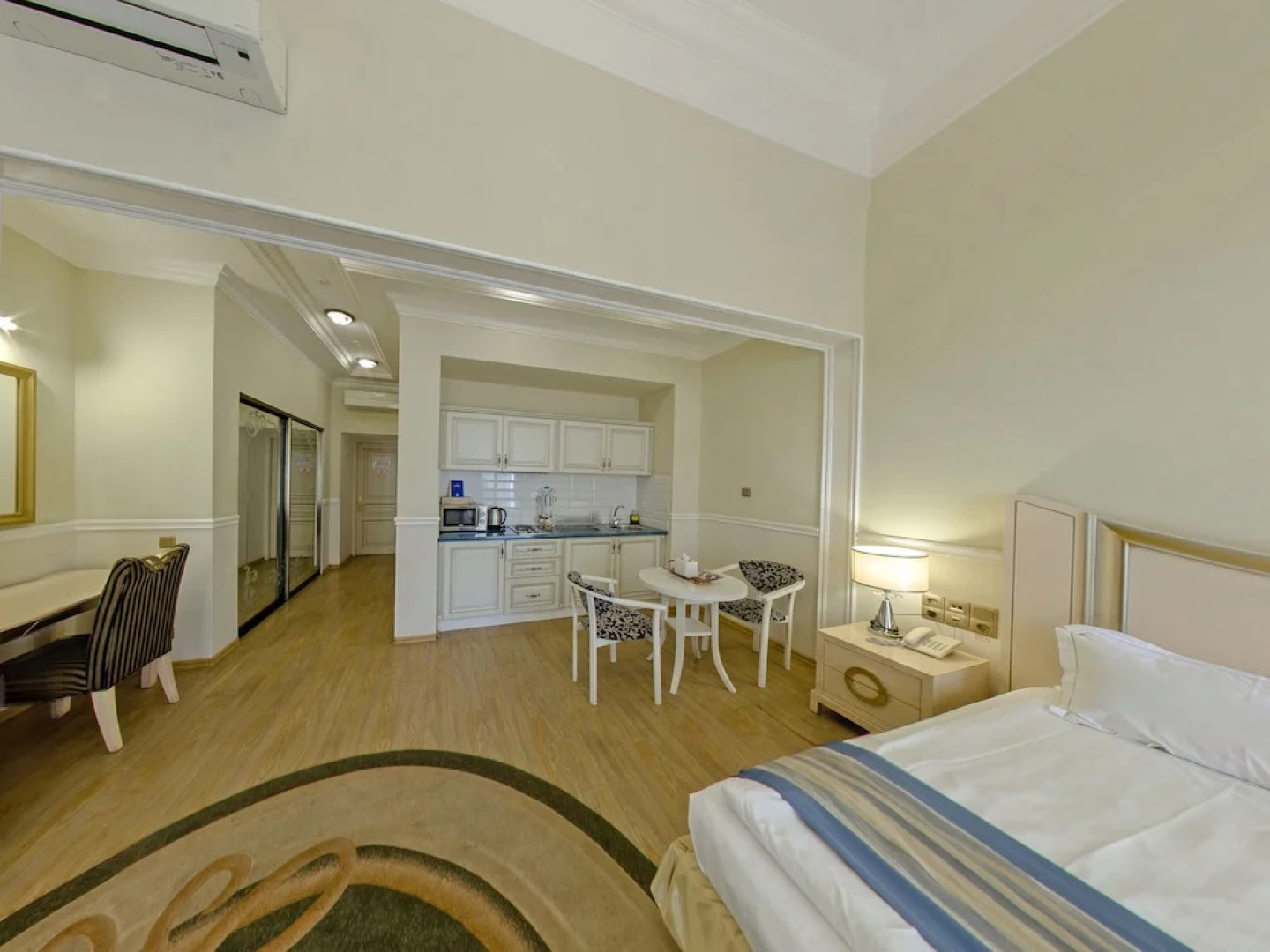 Metro Hotel Apartments