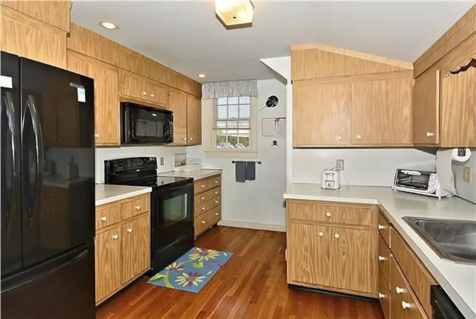 221 Shore Road - Nine Bedroom House