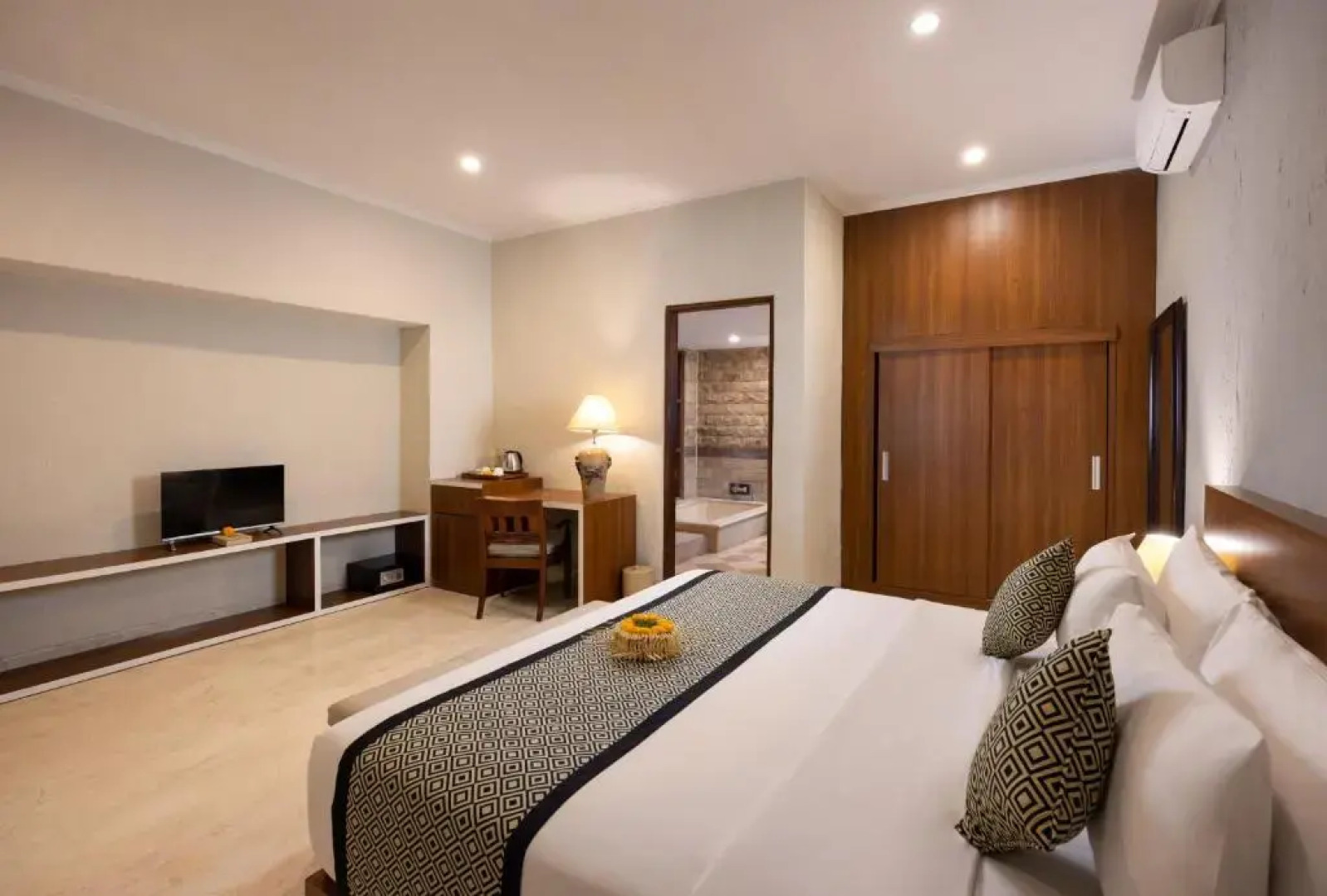 Tapa Tepi Kali Canggu by Pramana