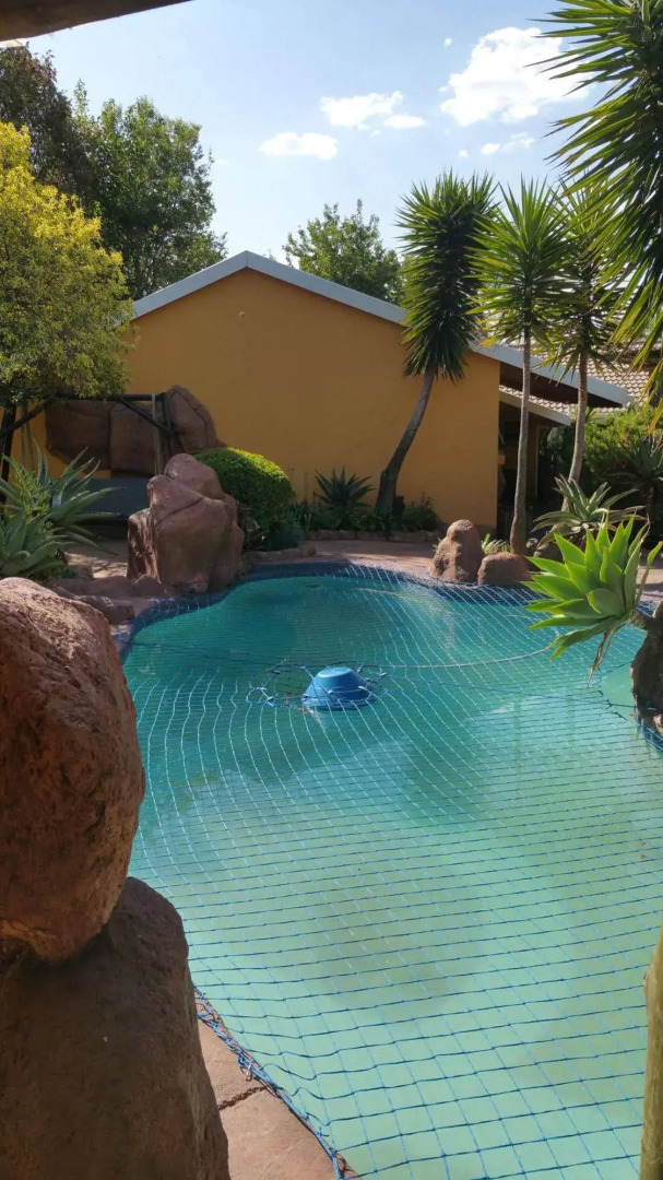 Flintstones Guest House Fourways