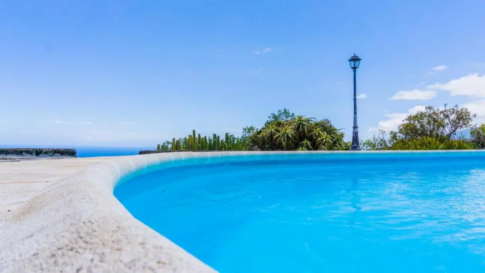 La Rivera Apartments