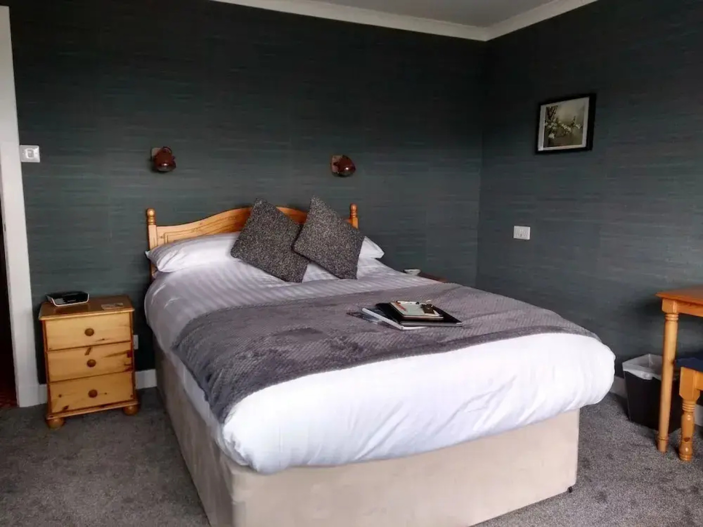 Braeburn Guest House / B&B