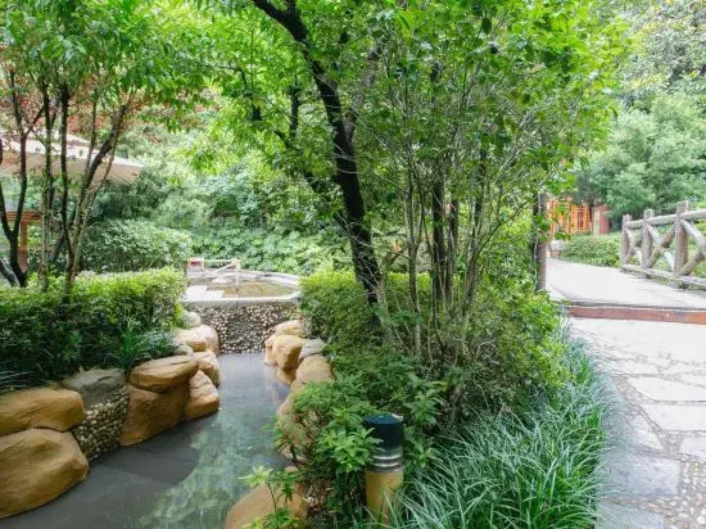 Poly Hot Spring Spa Hotel