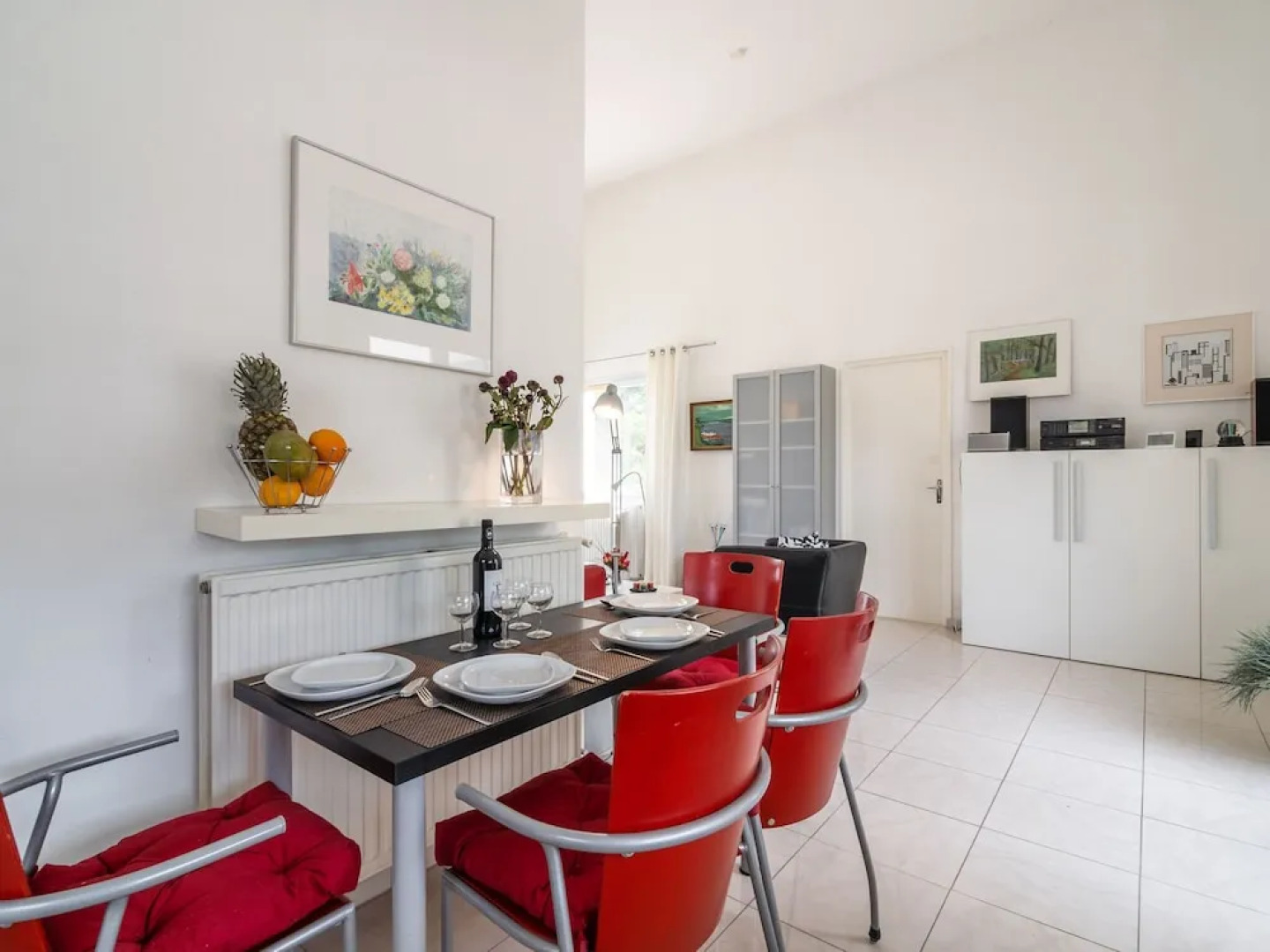 Alluring Villa in Pouzols-minervois With Jacuzzi