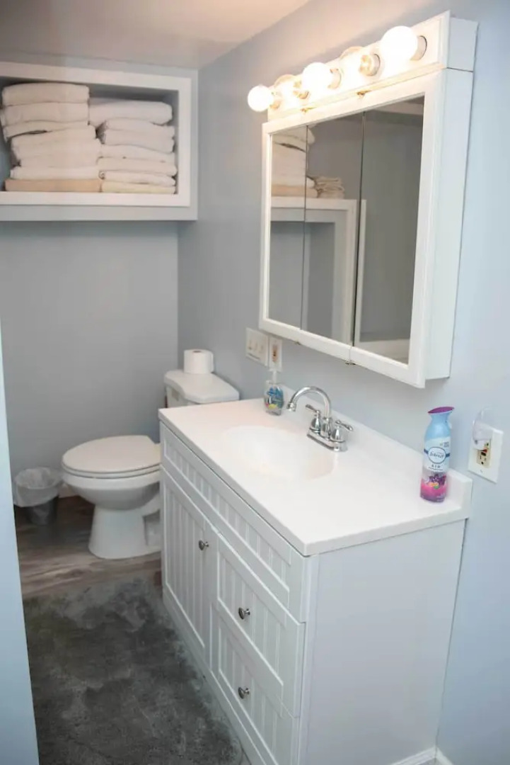 Lakefront Cottage w/ Private Hot Tub!