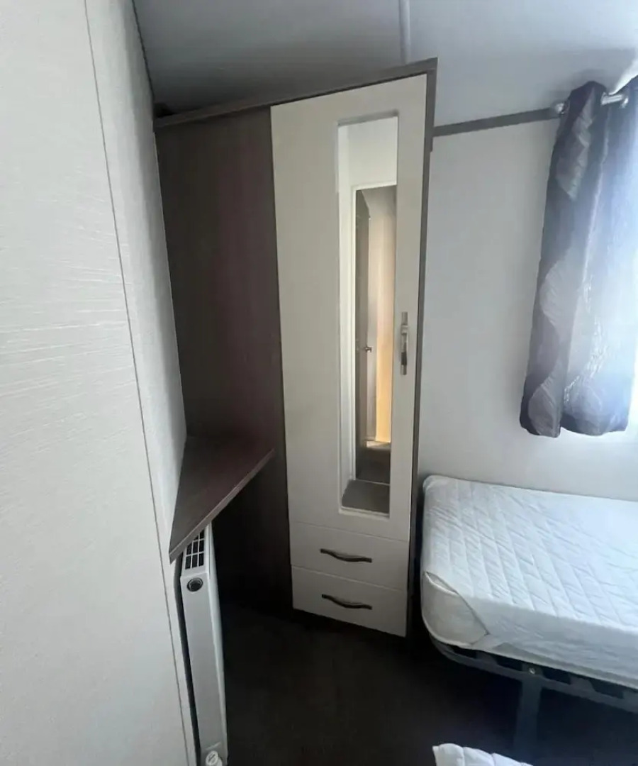 2 bed Platinum-sleeps 6-decking-free Parking