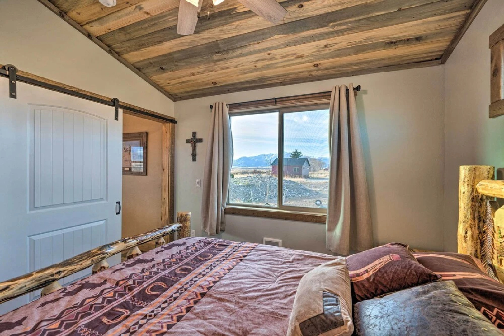 Couples Retreat 1-hour Drive From Yellowstone NP!