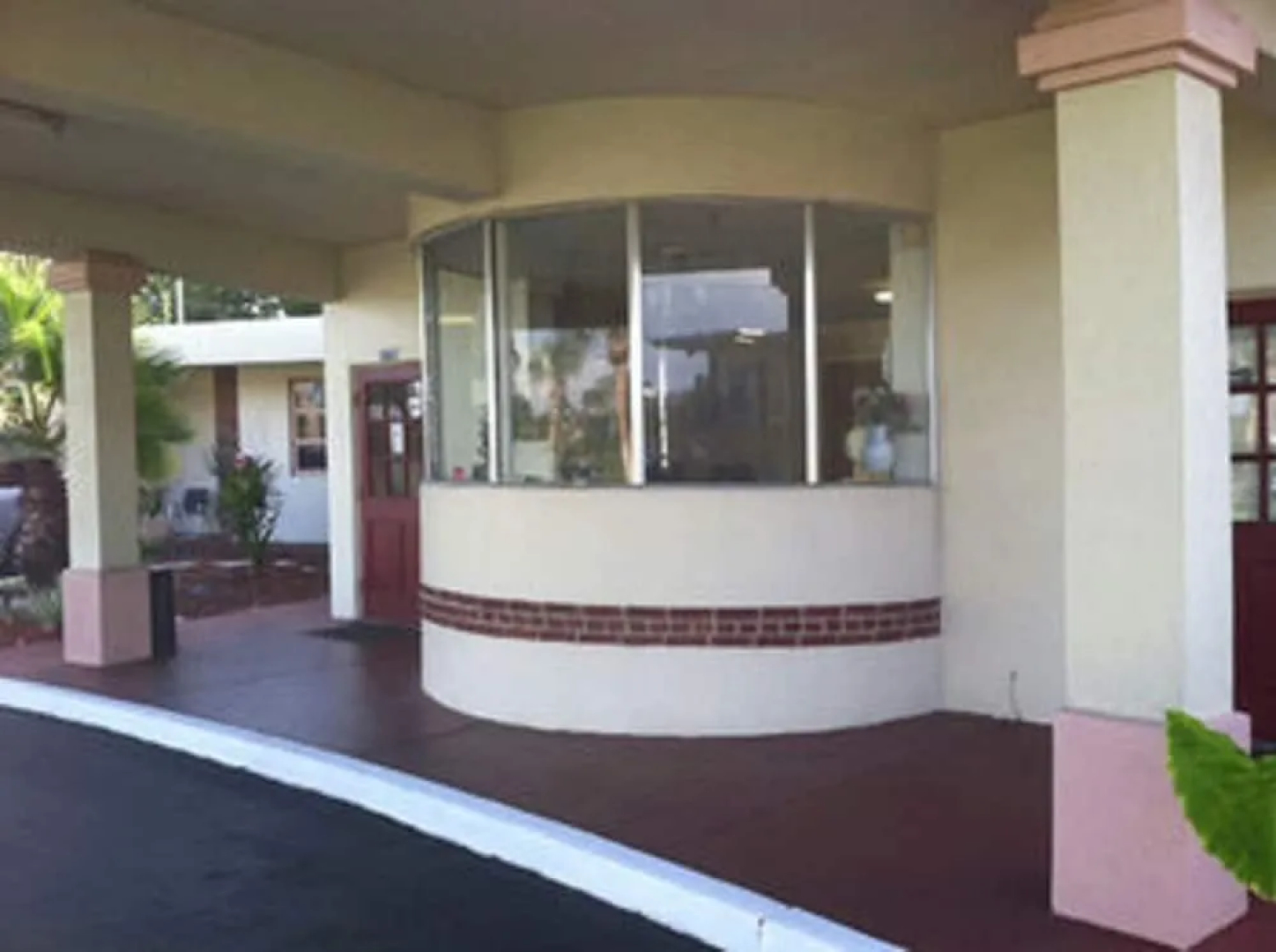 Nassau Holiday Motel