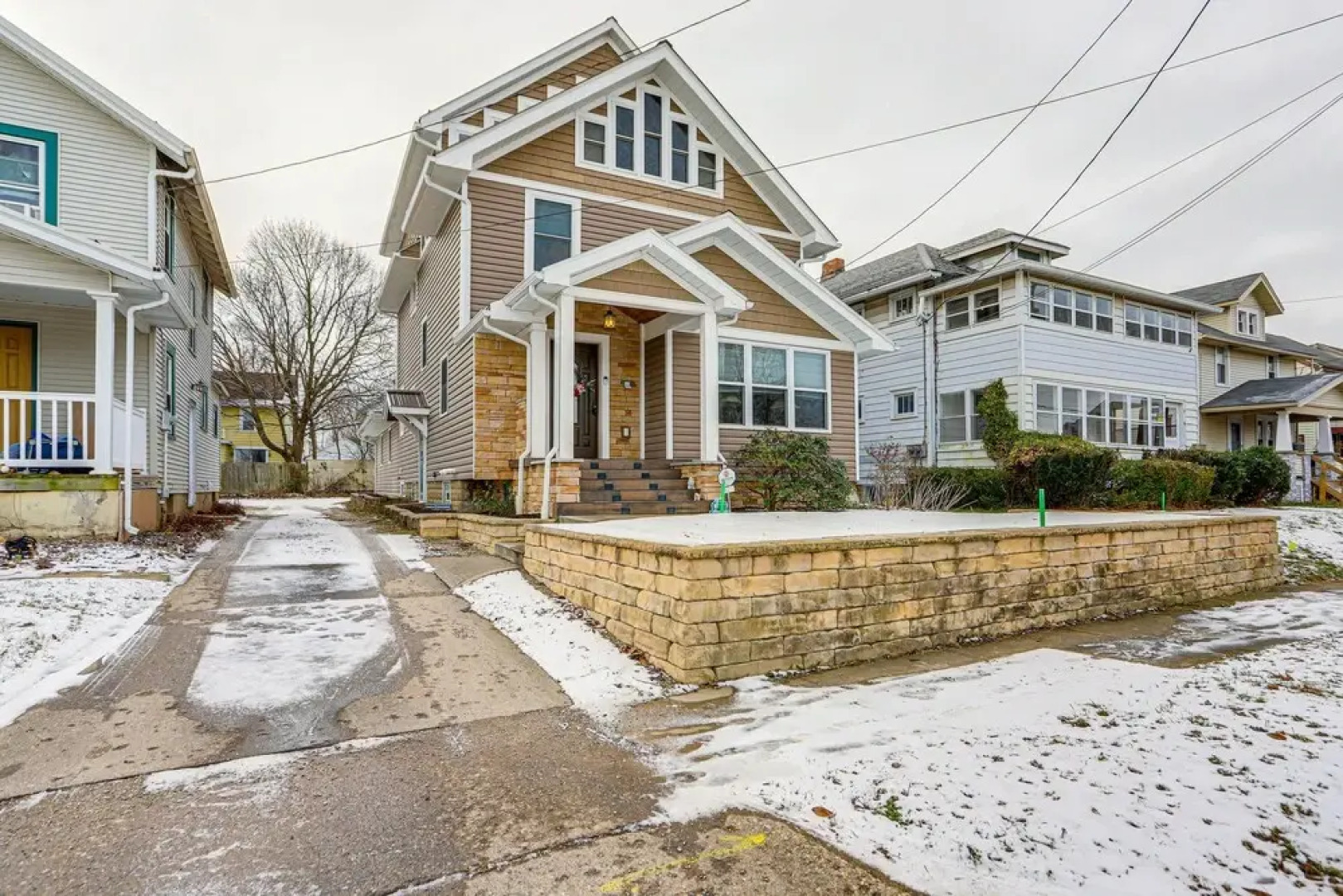 Warm & Cozy Mansfield Home: Deck, Gas Fire Table!