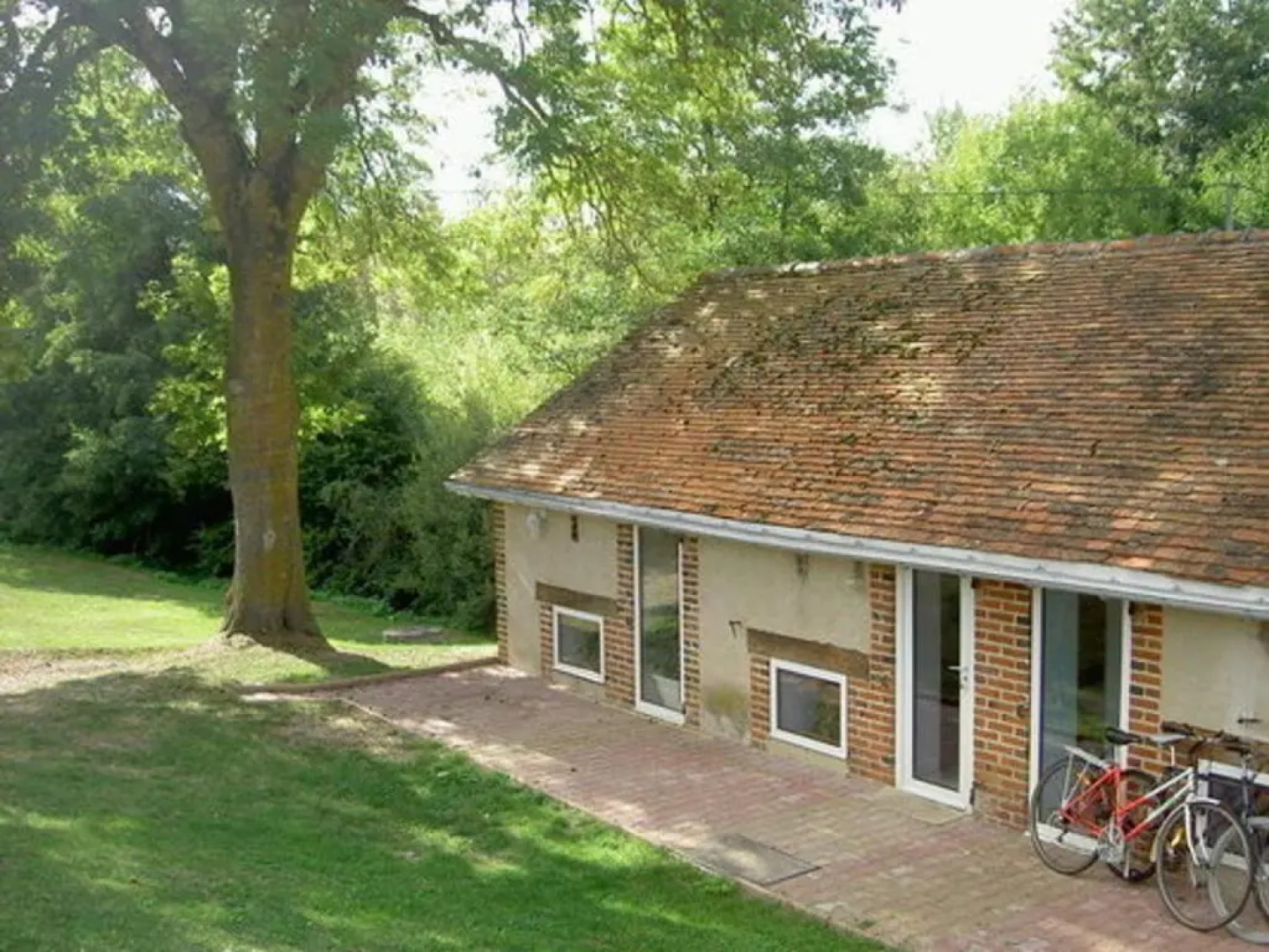 Gîte Châtel-de-Neuvre, 2 pièces, 3 personnes - FR-1-489-22