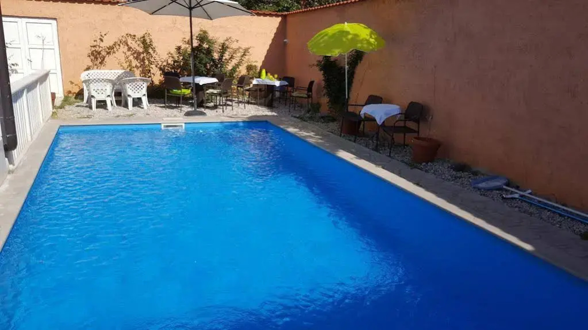 AppleLine Apartments