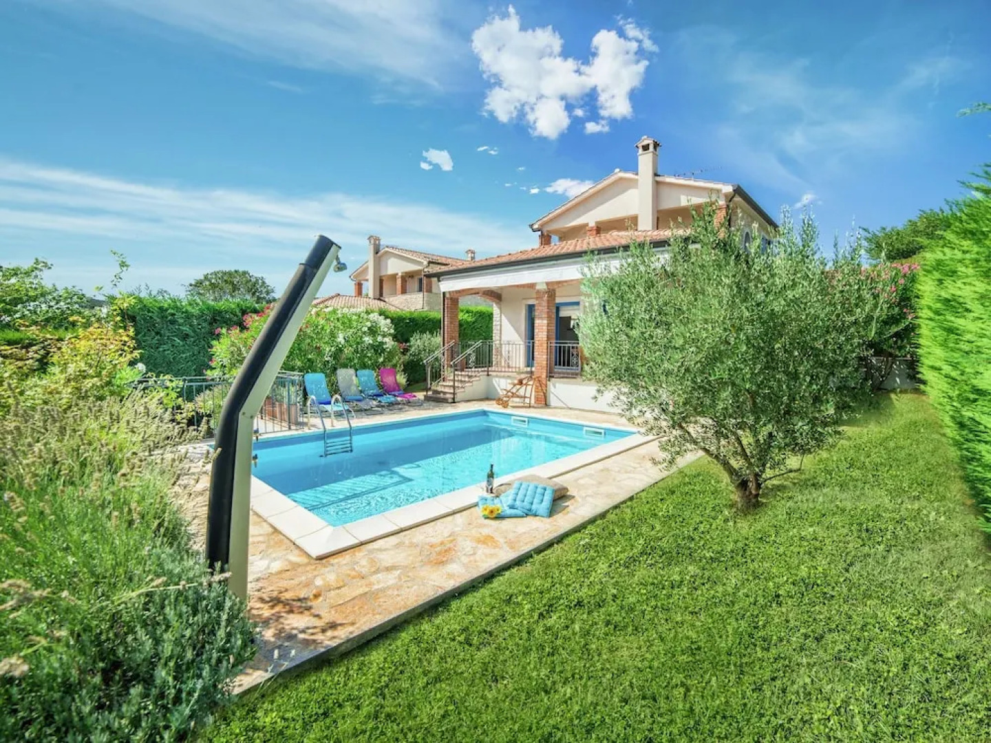 Detached modern villa with pool in Sveti Lovrec, near the beach and Porec