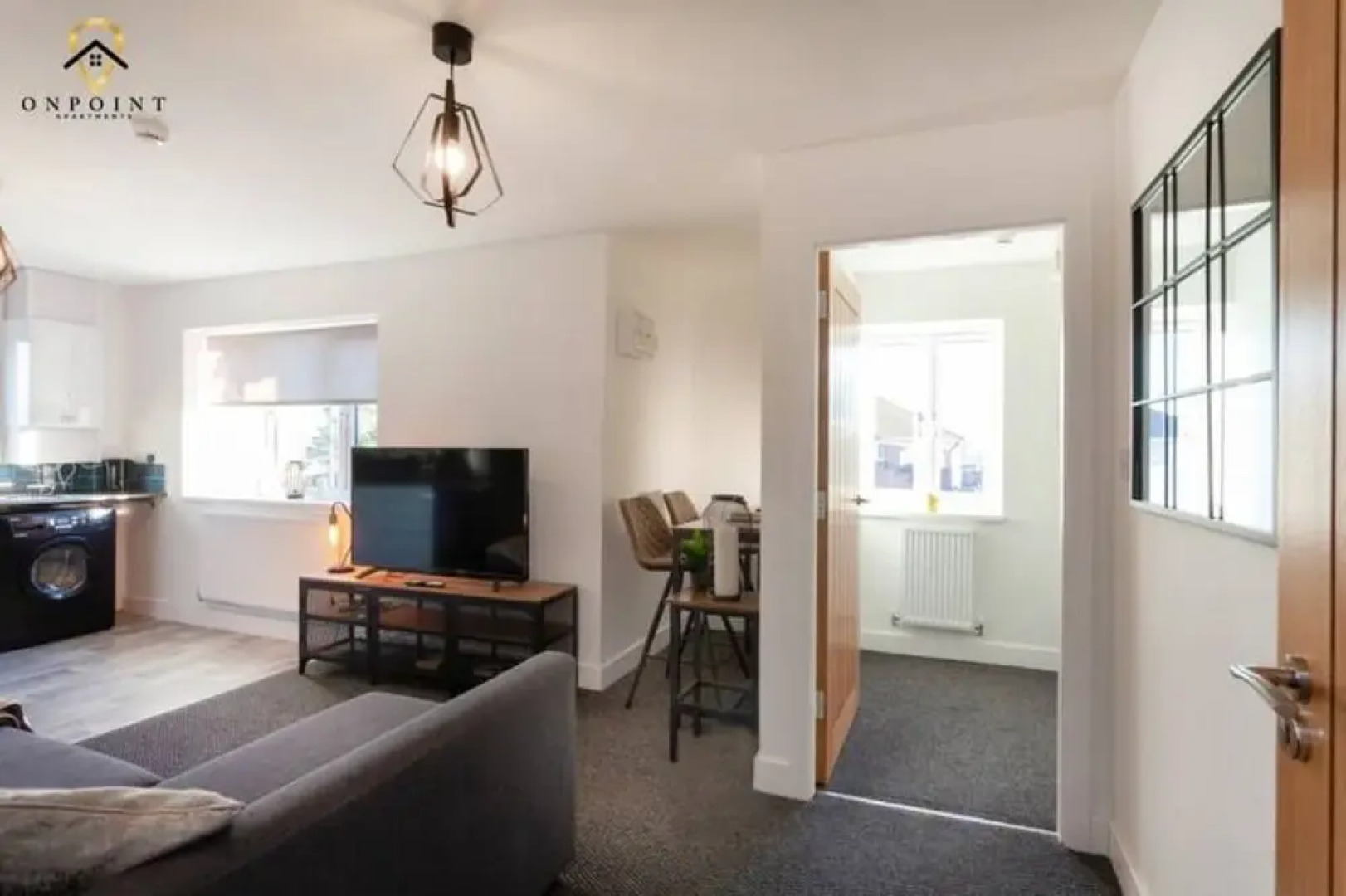 Modern 3-Storey Apartment & Free Parking