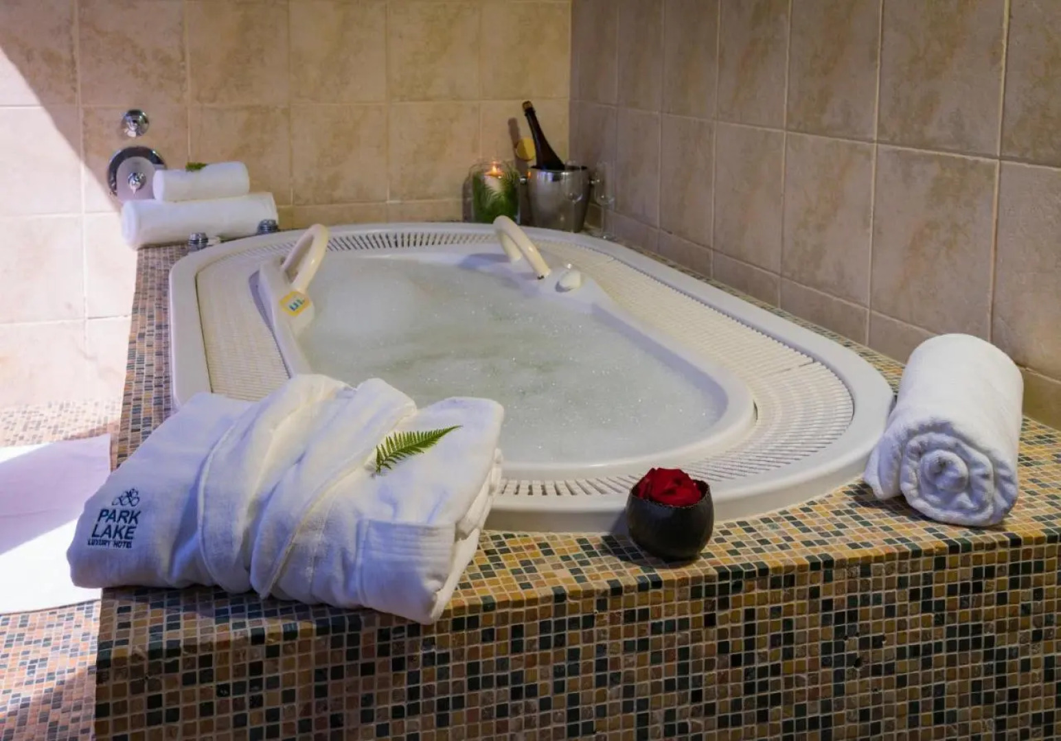 Park Lake Luxury Hotel