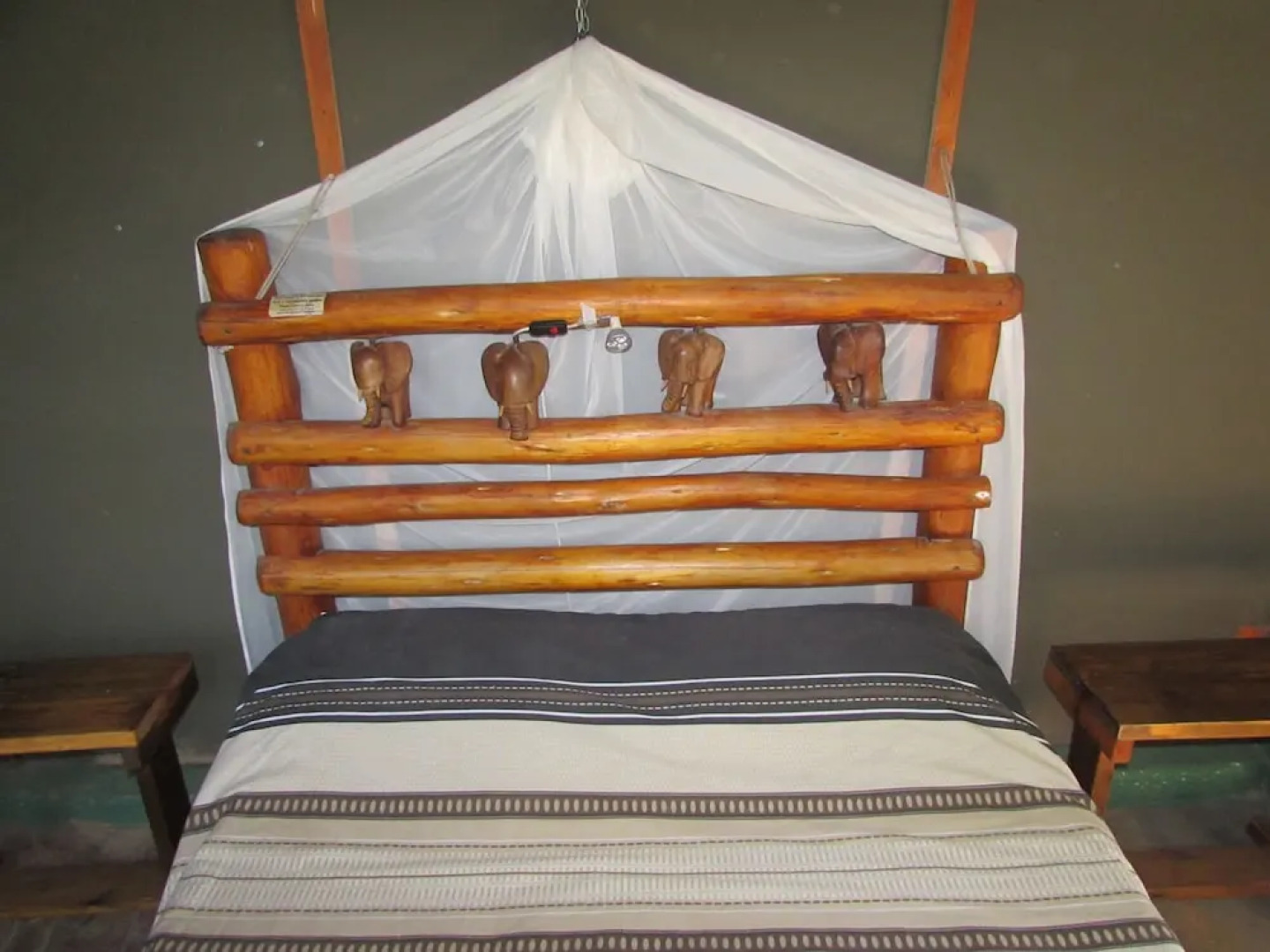 Amanzimlotzi Riverside Bush Camp