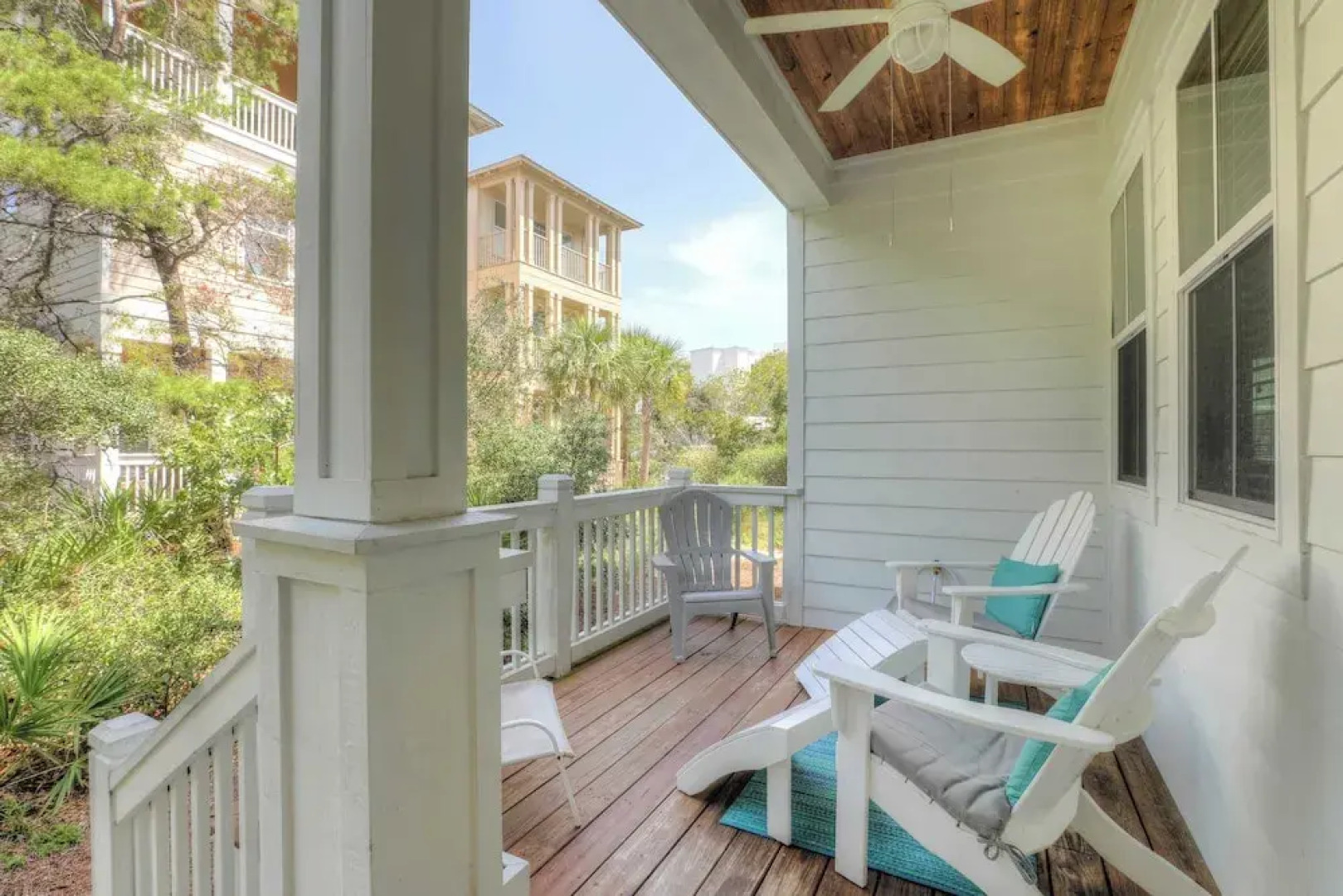 Dunn Inn 2 by Avantstay Walk to Beach, Pool Access, Sleeps 17!