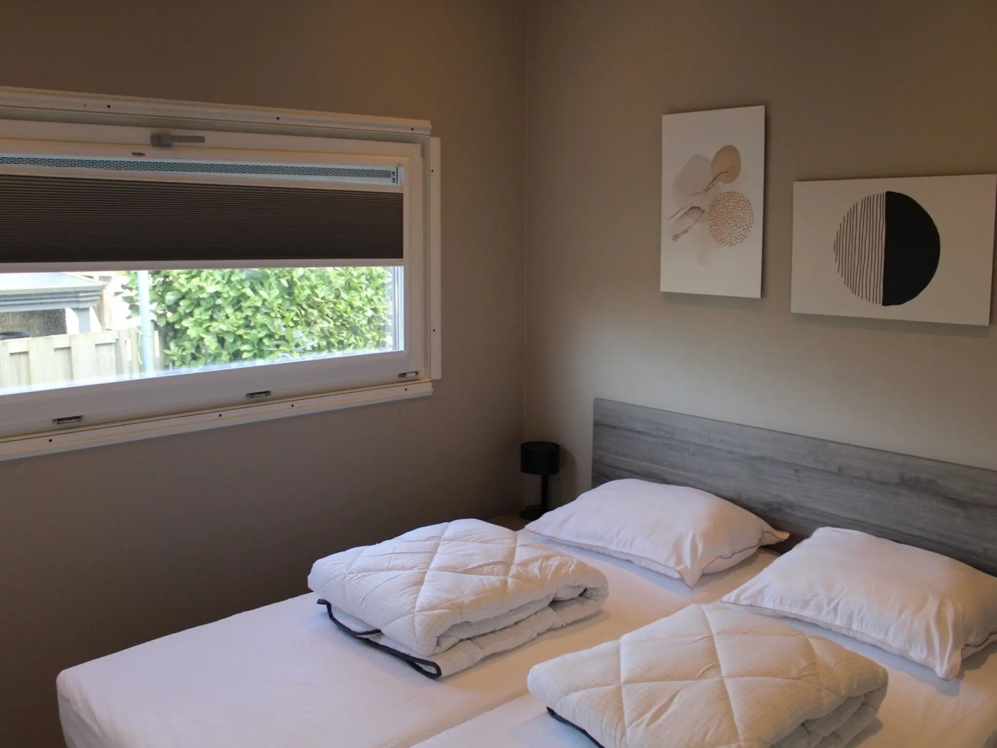 Wellness chalet with a sauna, in a holiday park directly on a recreational lake