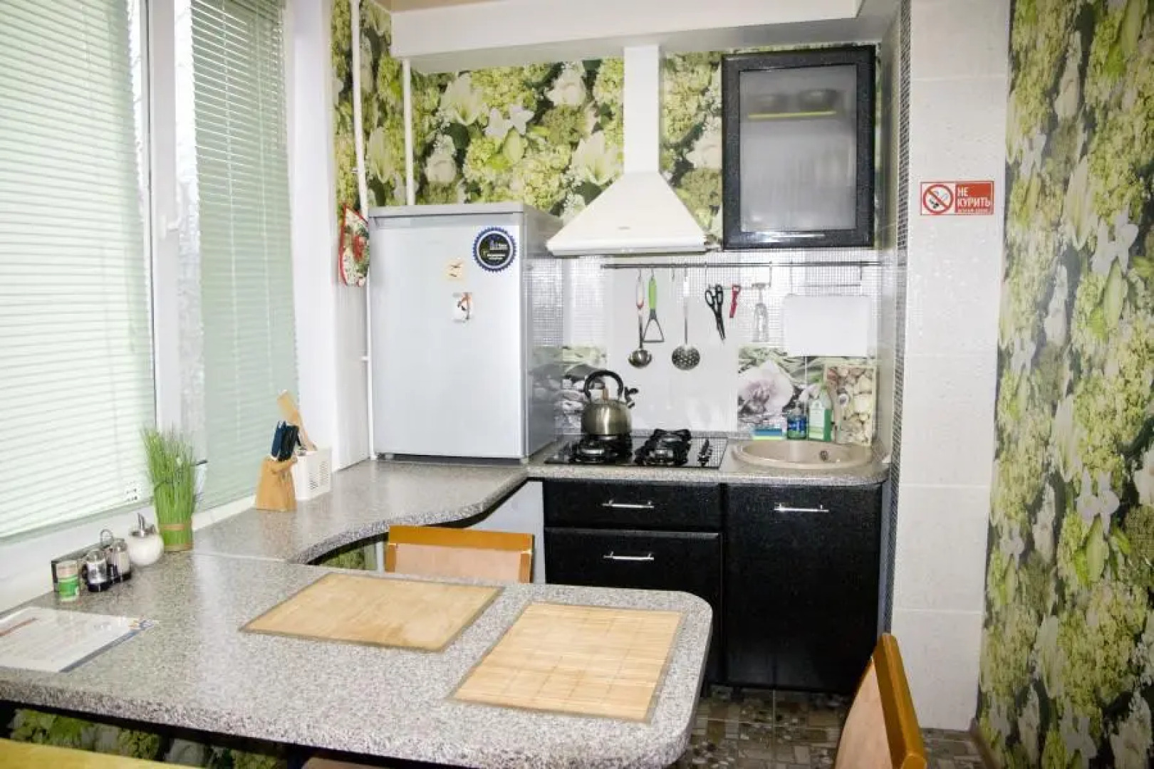 Барбарис на улице Парижской Коммуны 42