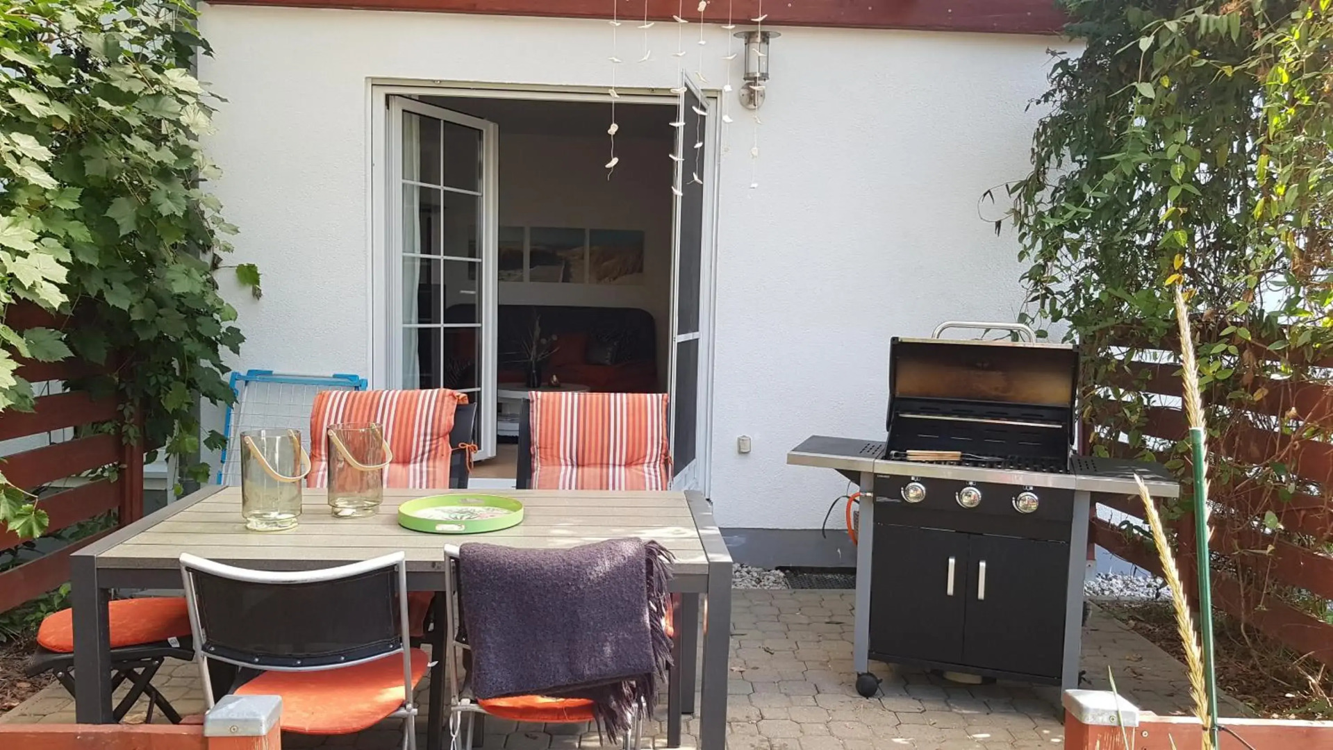 Pool & Lake Holiday Home