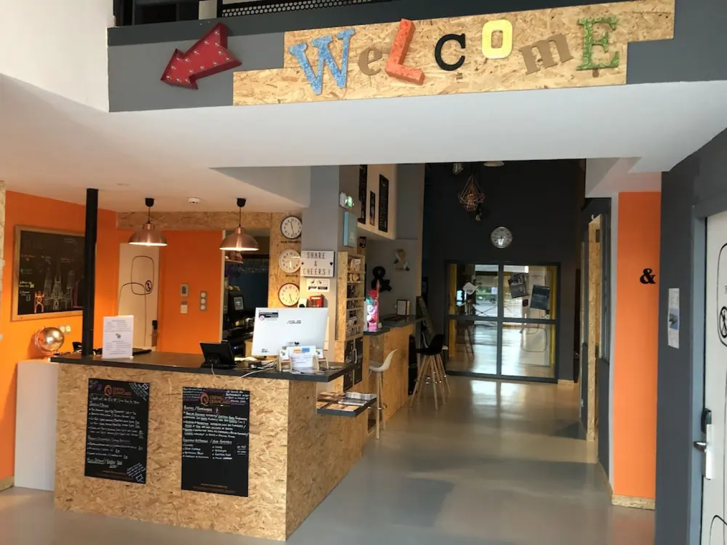 Share And Cheers Hostel