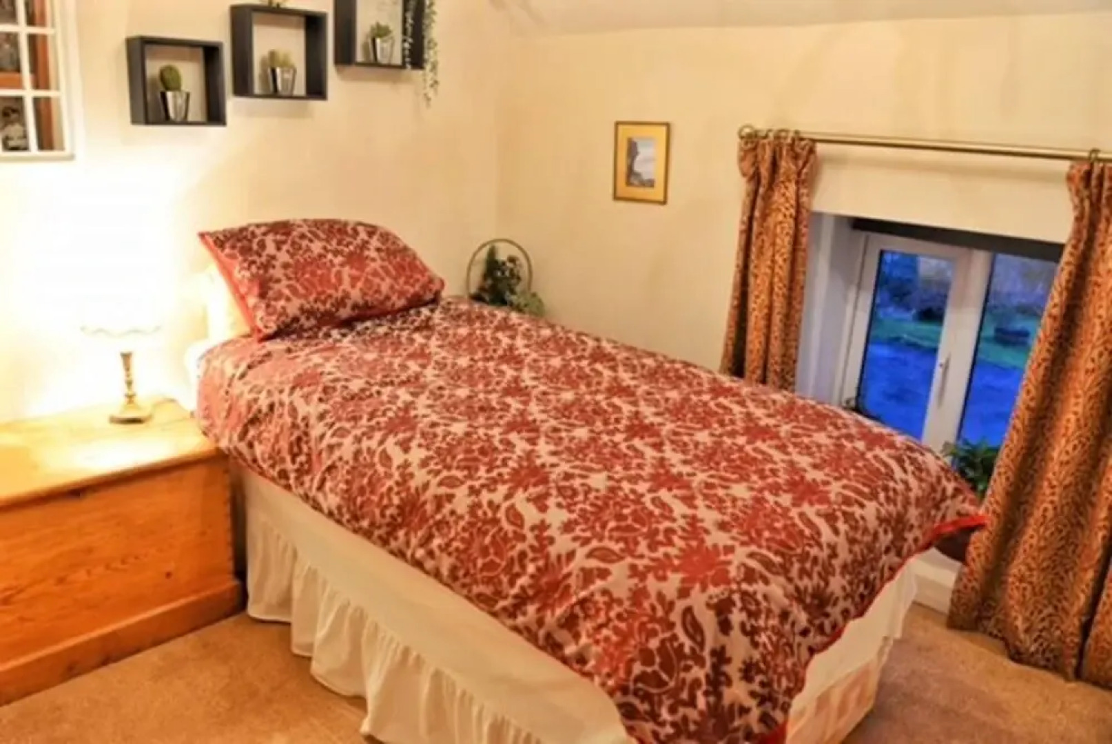 Cosy & Spacious Cottage in Scenic Village With Pub