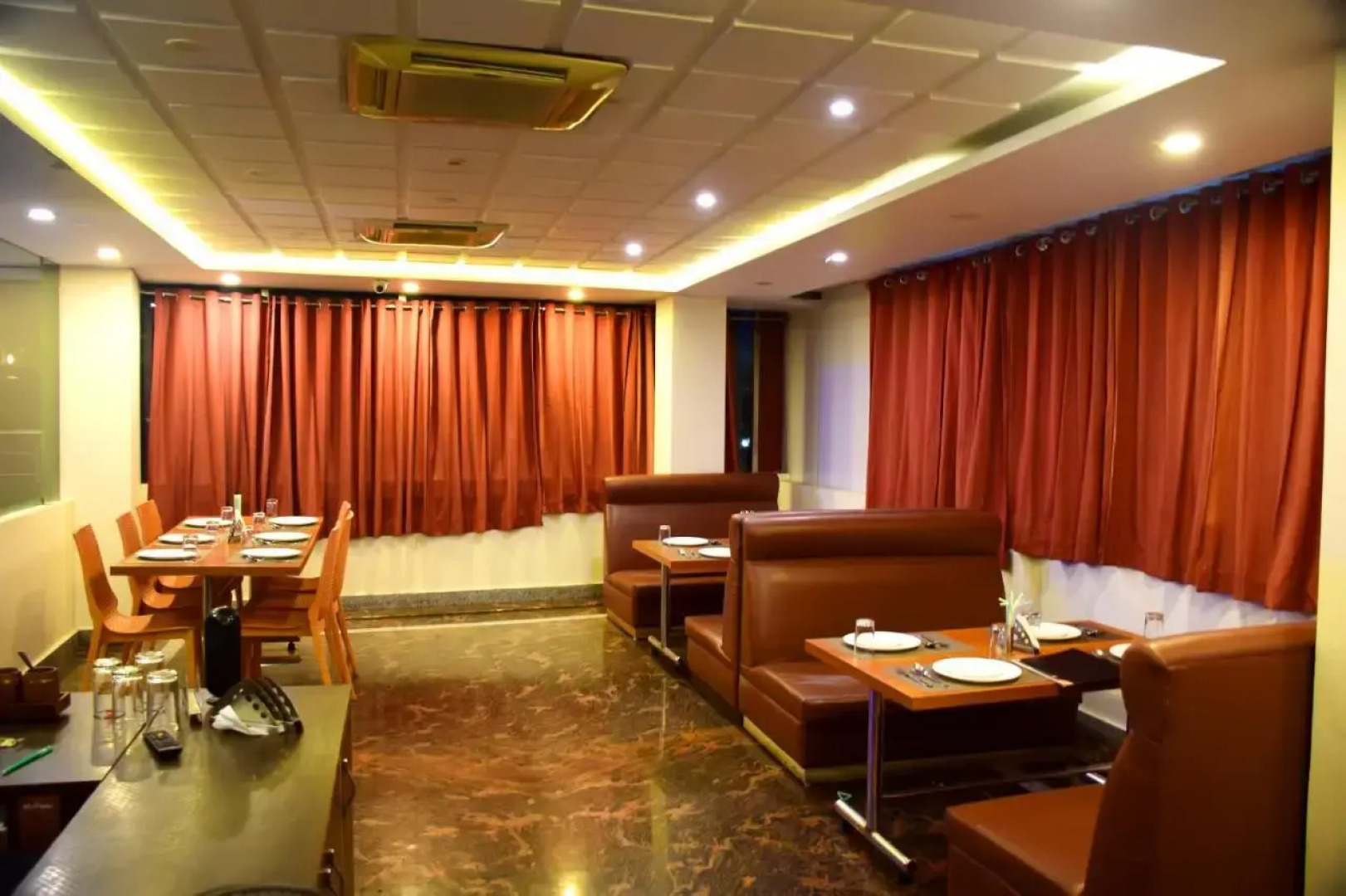 Hotel Anand International