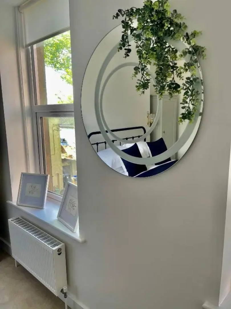 Seaview Flat with Balcony, Spacious 2 Bedroom