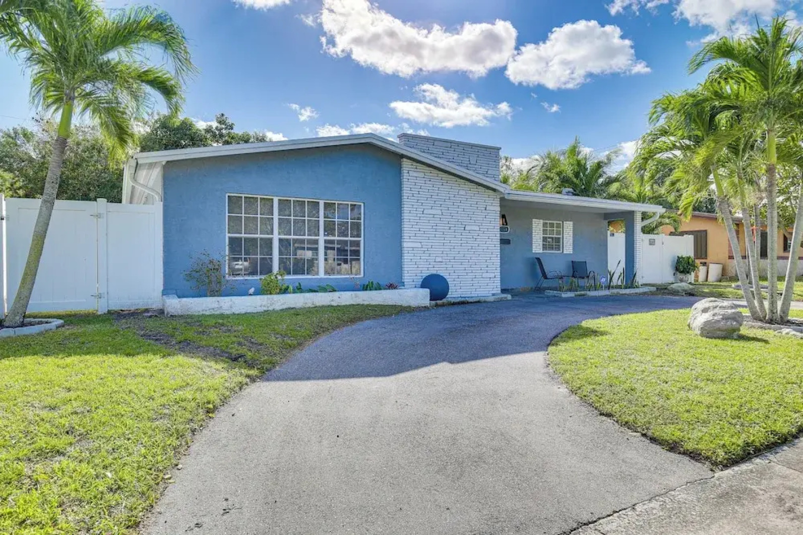Sun-soaked Home w/ Pool in Lauderdale Lakes!
