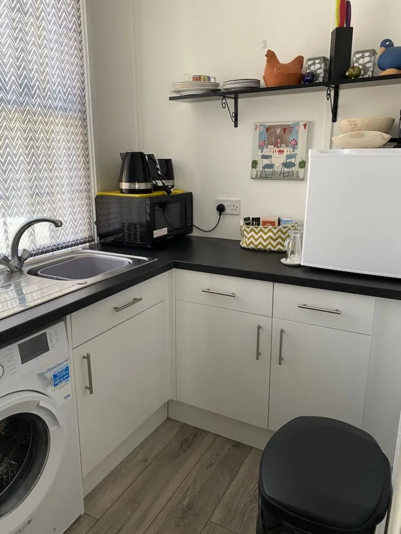 Stunning 2-bed Apartment Above Schooners Bar