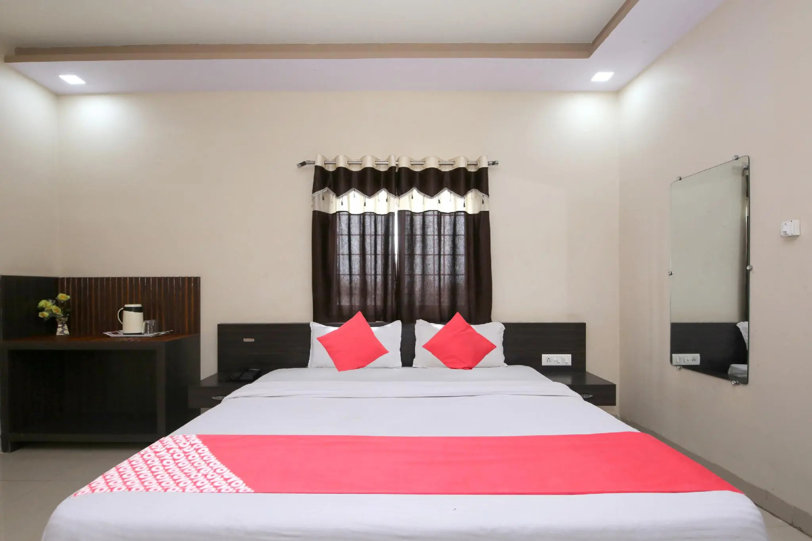 OYO 48533 Hotel Aarna Palace