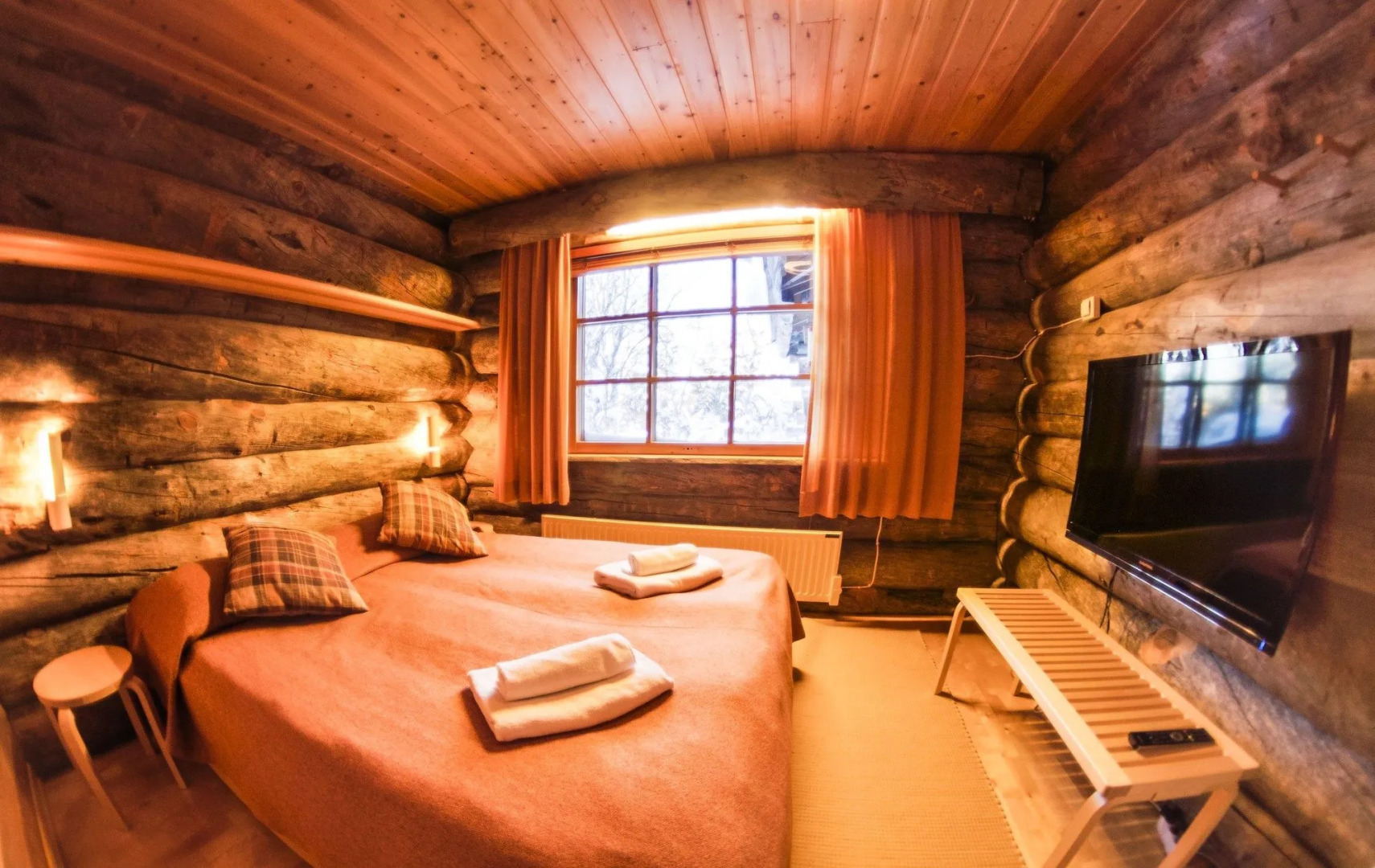 Kuukkeli Log Houses Teerenpesä