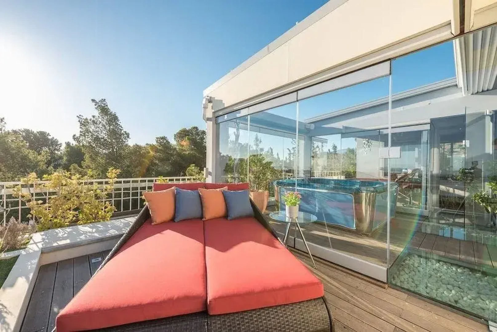 Sea View Apartment with Hot Tub & Sauna