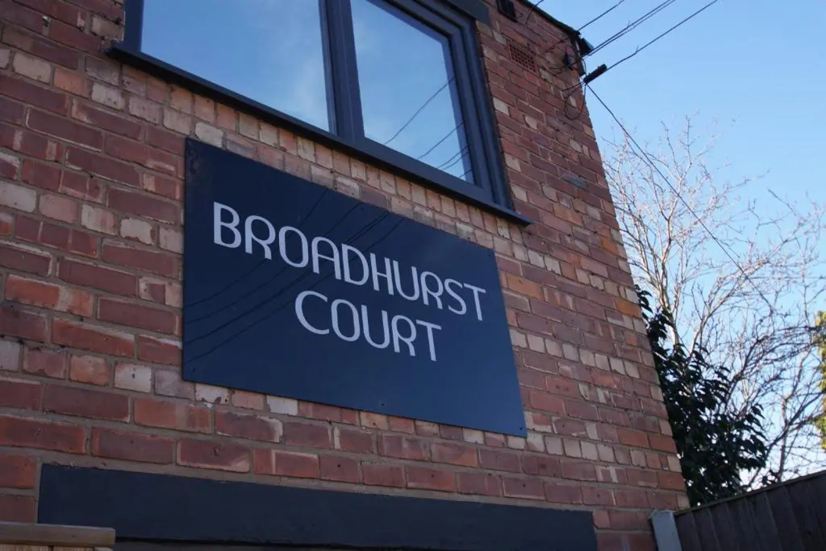 Air Host and Stay - Apartment 1 Broadhurst Court sleeps 4 minutes from town centre