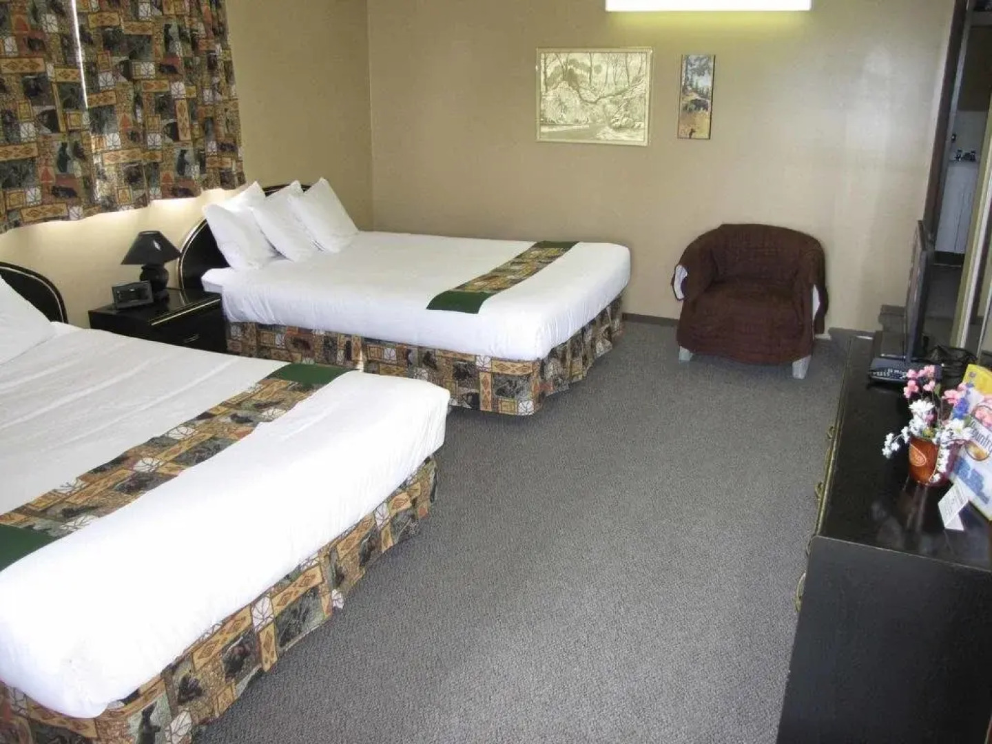 Bear Country Inn and Suites