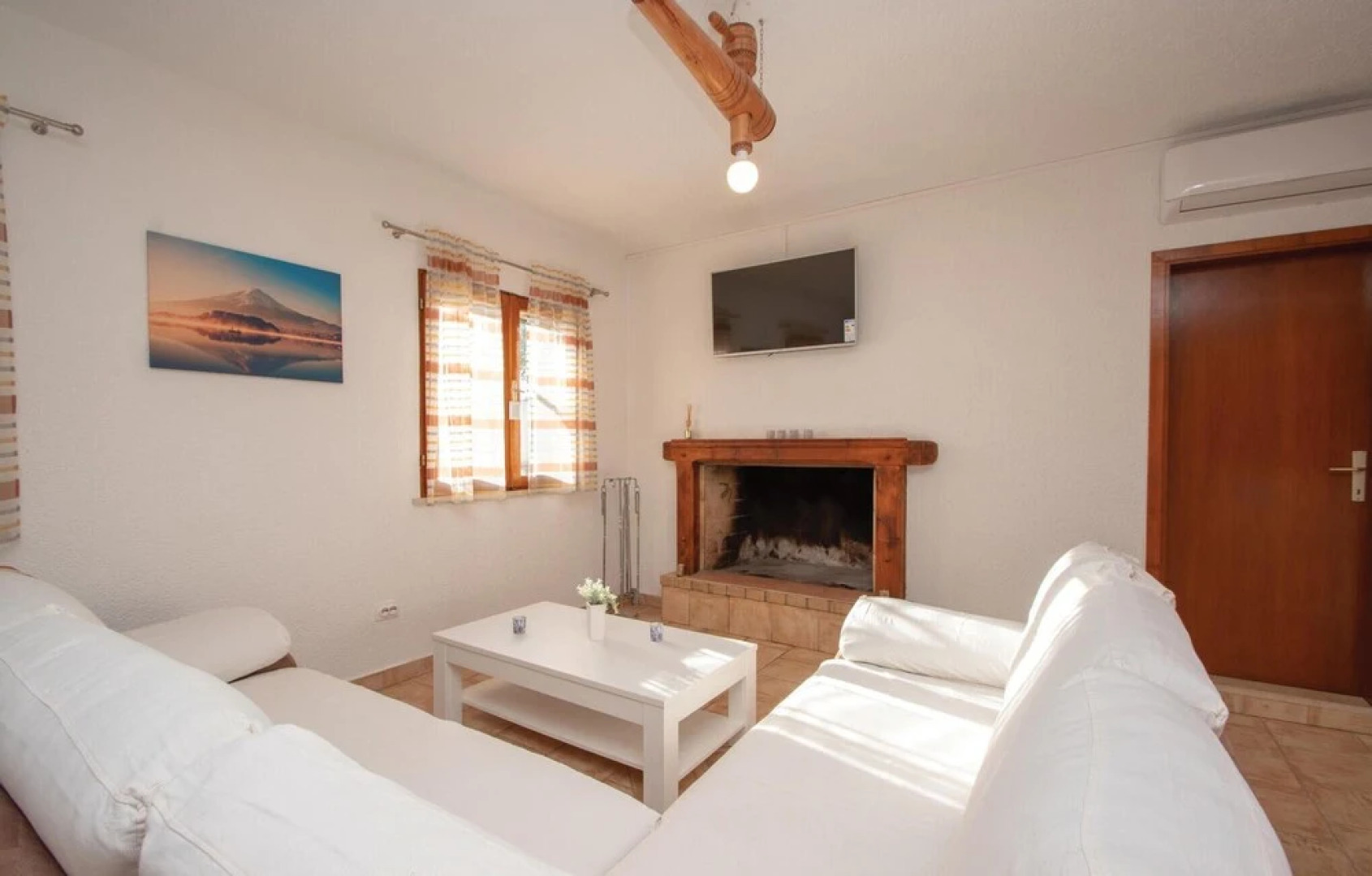 Awesome Home in Cara With Outdoor Swimming Pool, Wifi and 3 Bedrooms