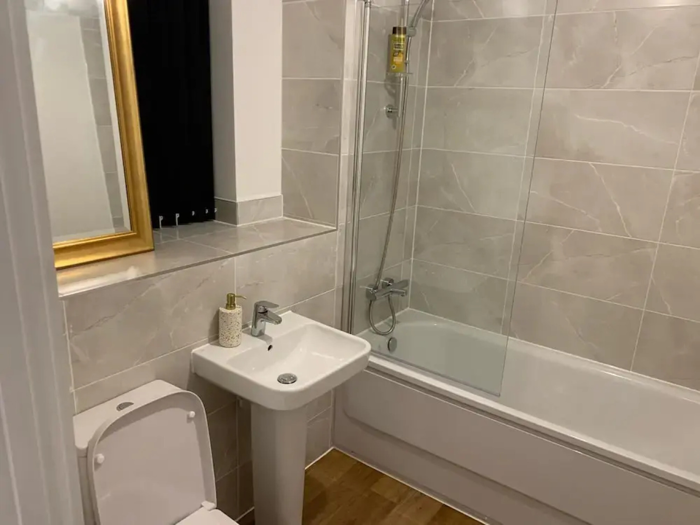 Brand New Entire 4 Bed House/multiple Parking