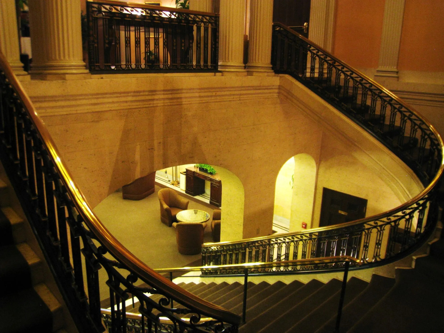 Отель Raffles Boston