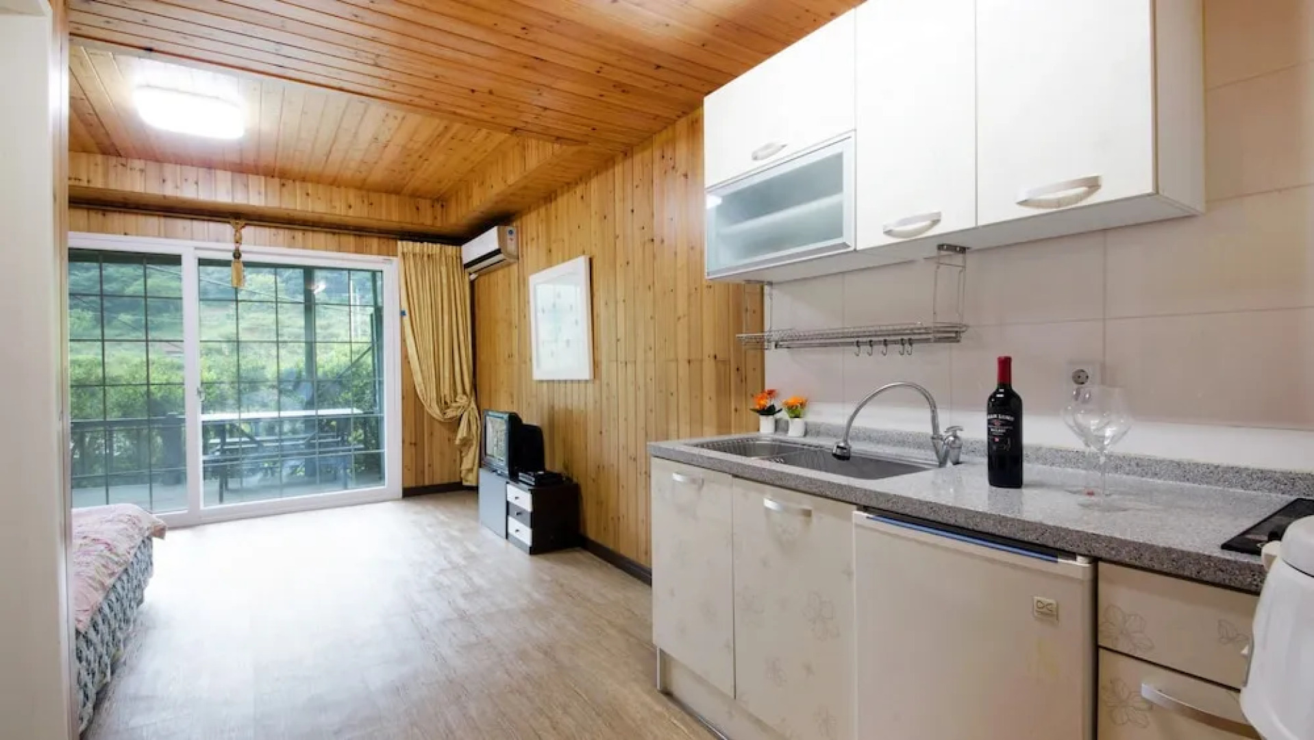 Baenae-gol Picture and Garden Pension