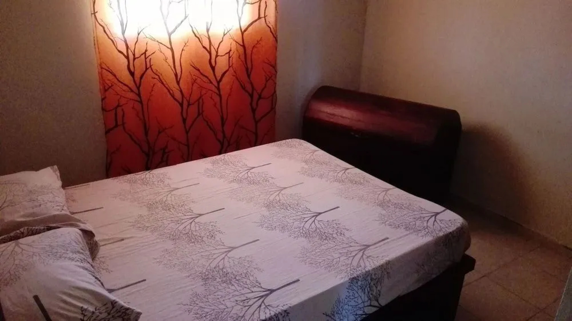 Bright and Youth Condo With hot Water