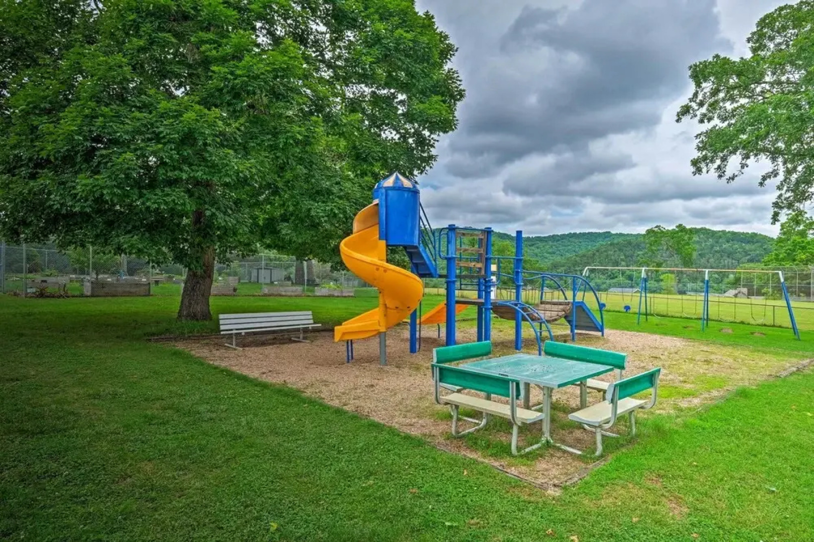 Eureka Springs Family Home - 1/2 Mi to Marina!