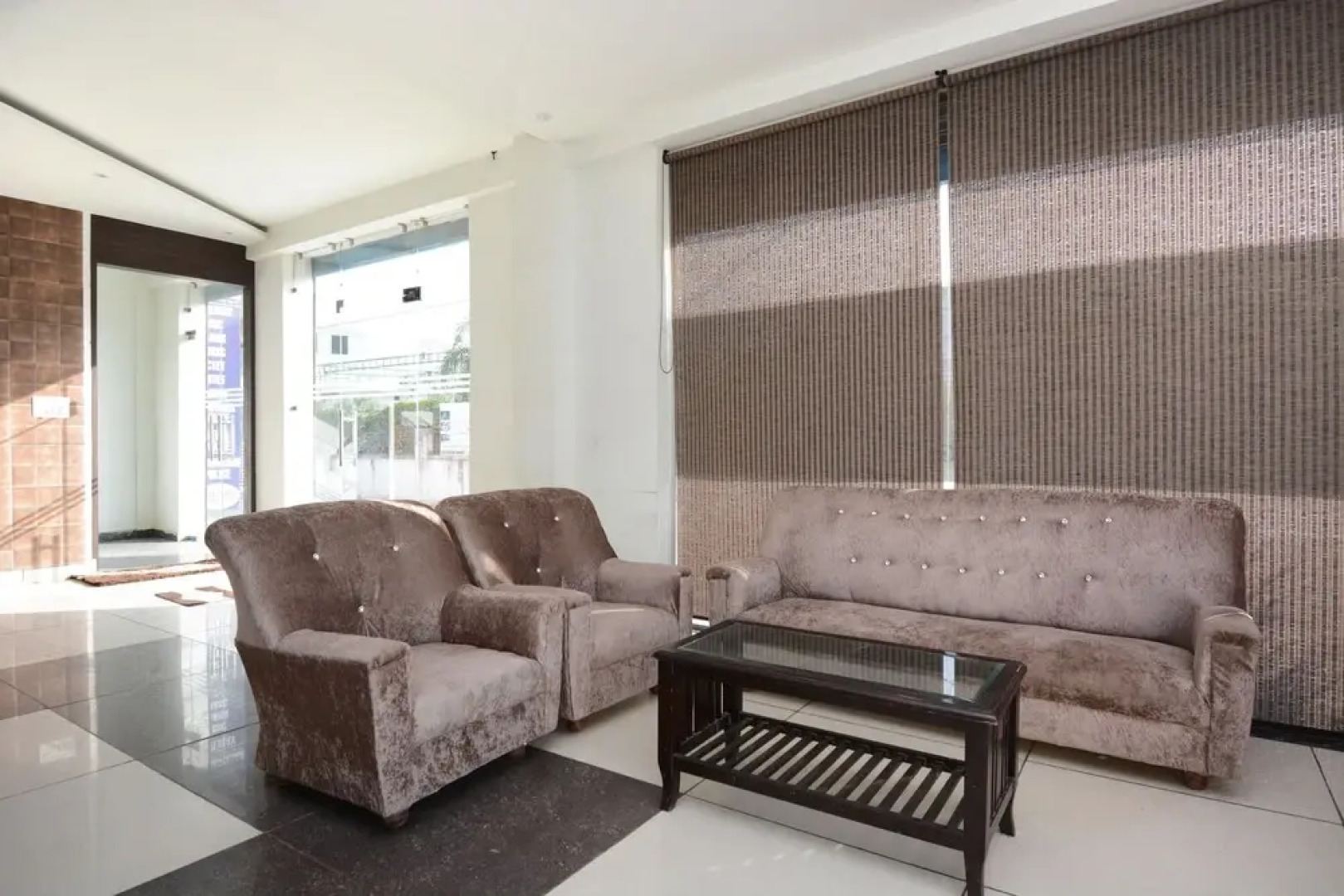 OYO 35679 Hotel Sunrise