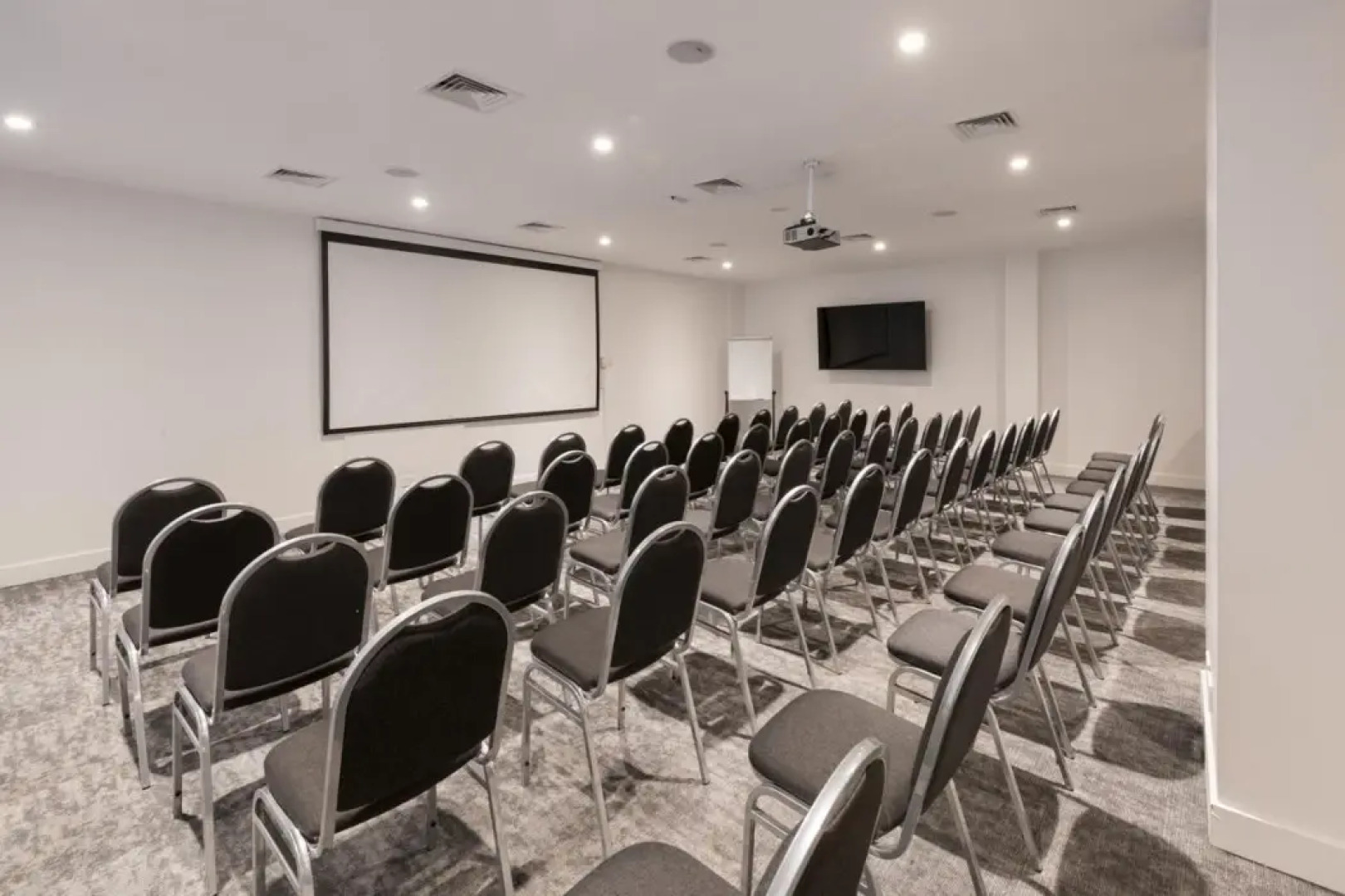 Starkville Inn & Suites